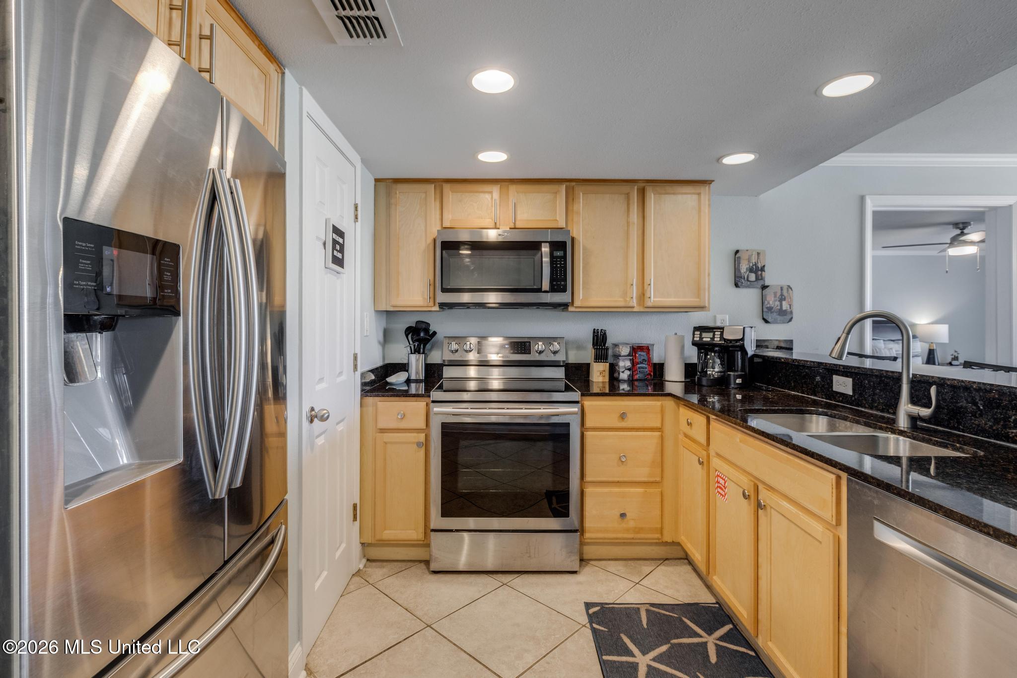 2046 Beach Boulevard Property Photo 4