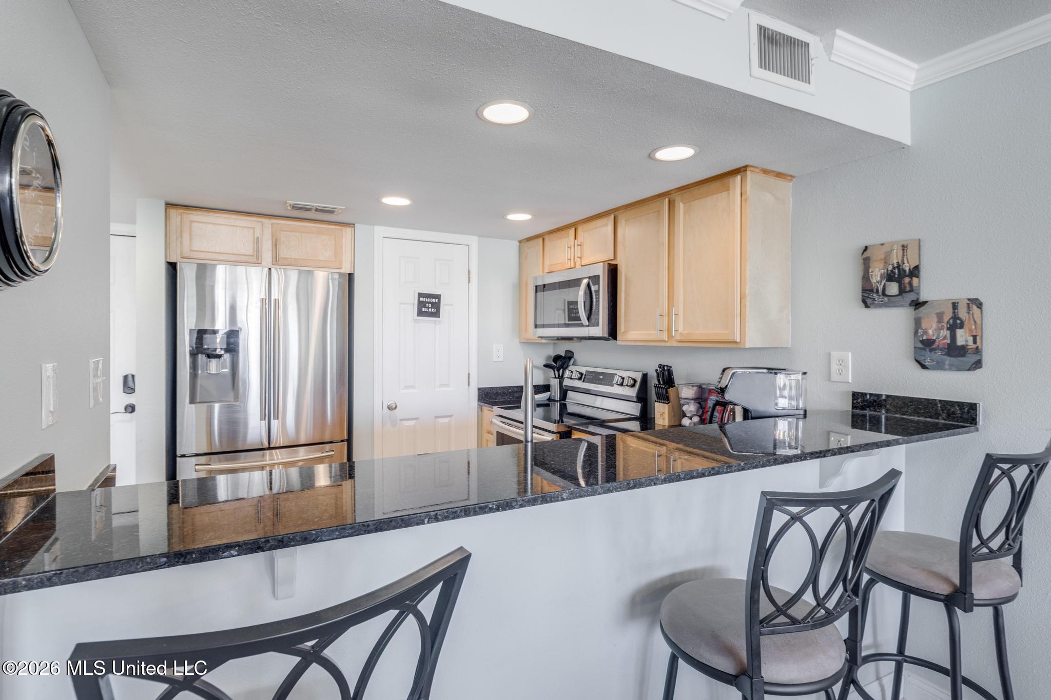 2046 Beach Boulevard Property Photo 5