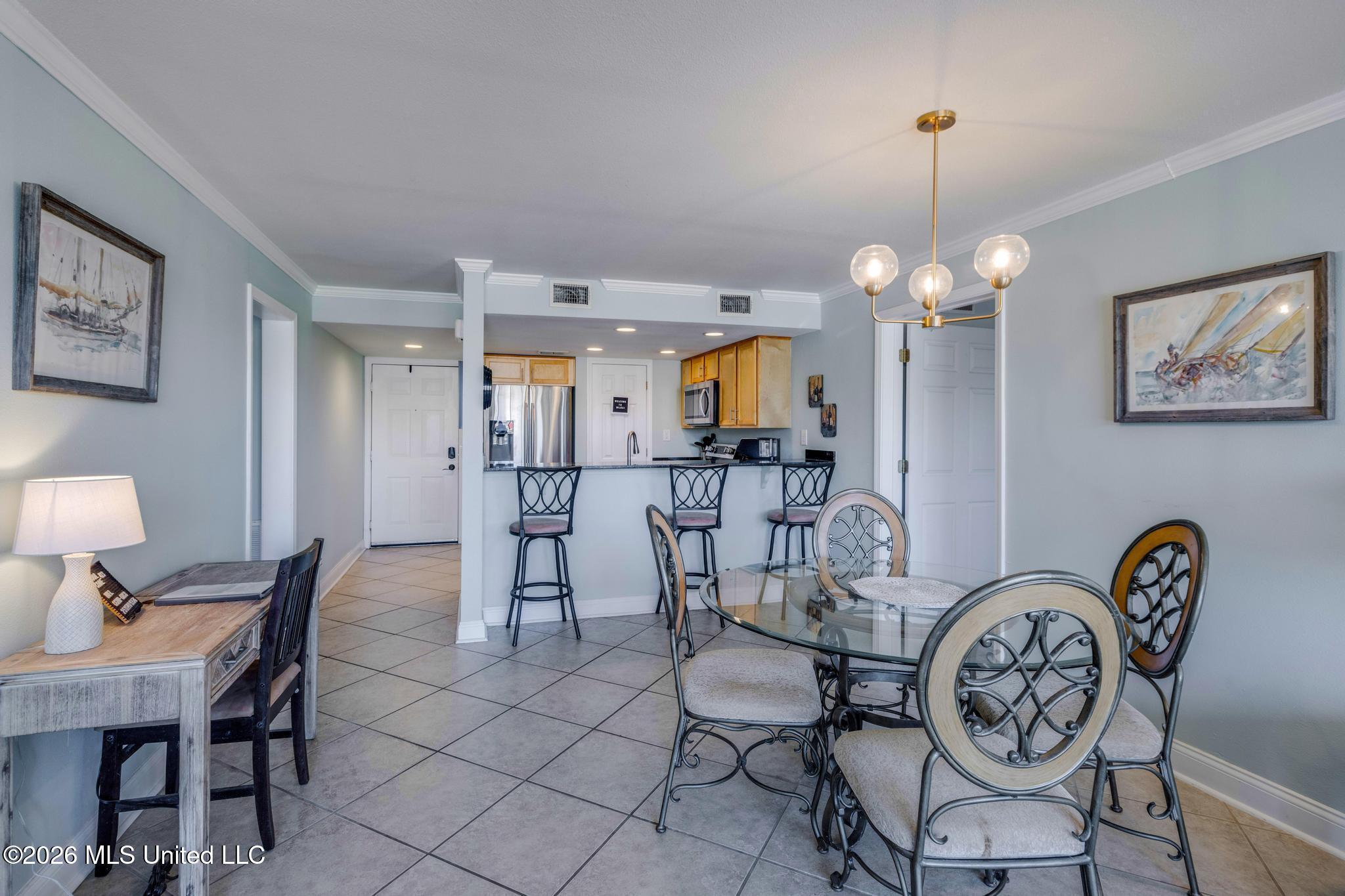 2046 Beach Boulevard Property Photo 6