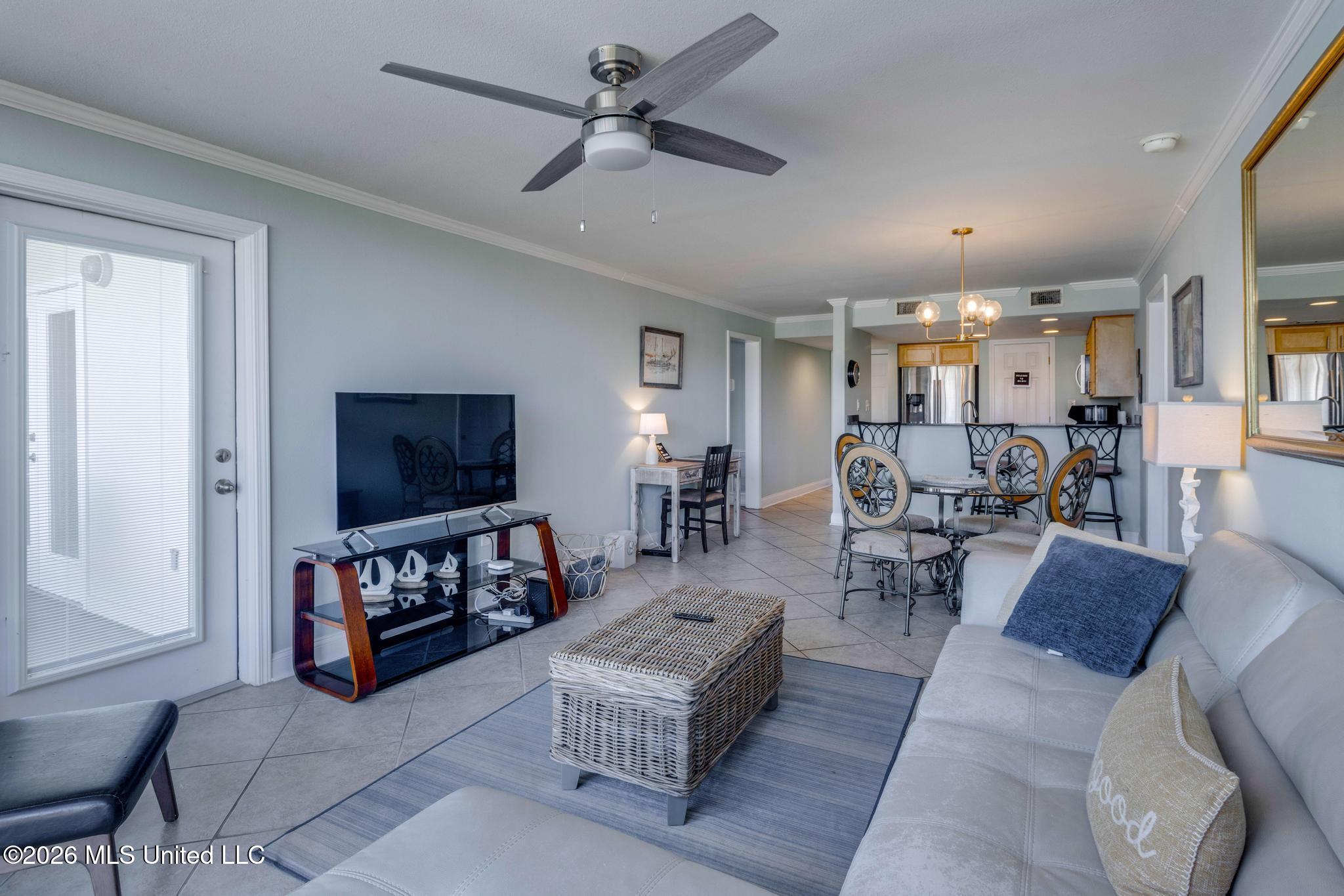 2046 Beach Boulevard Property Photo 8