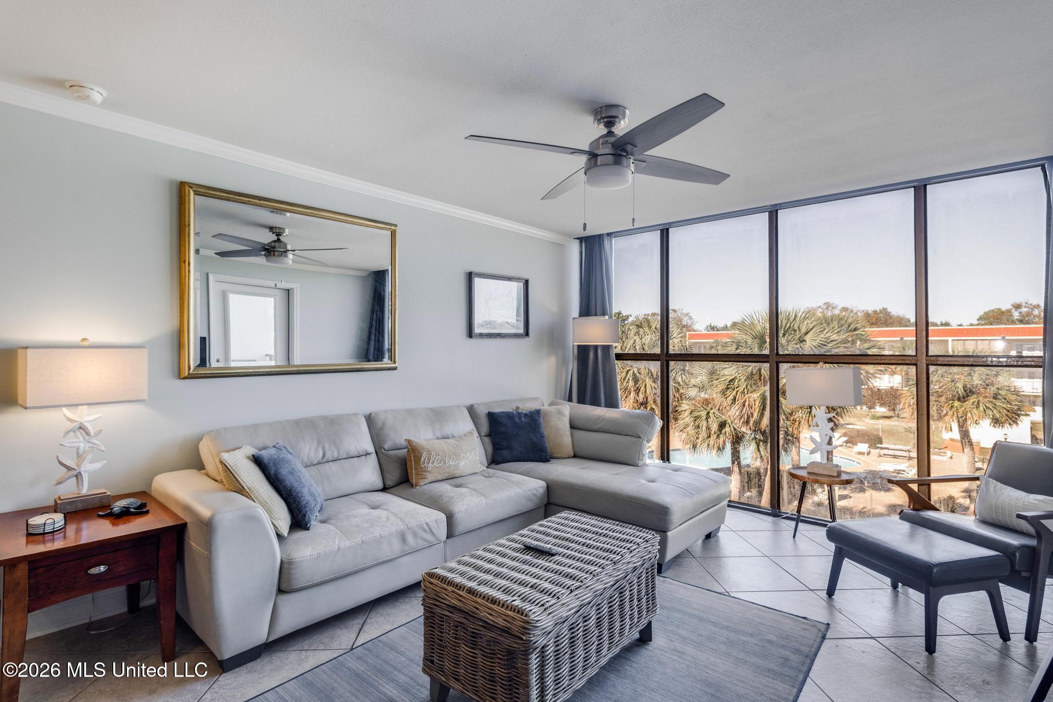 2046 Beach Boulevard Property Photo 9