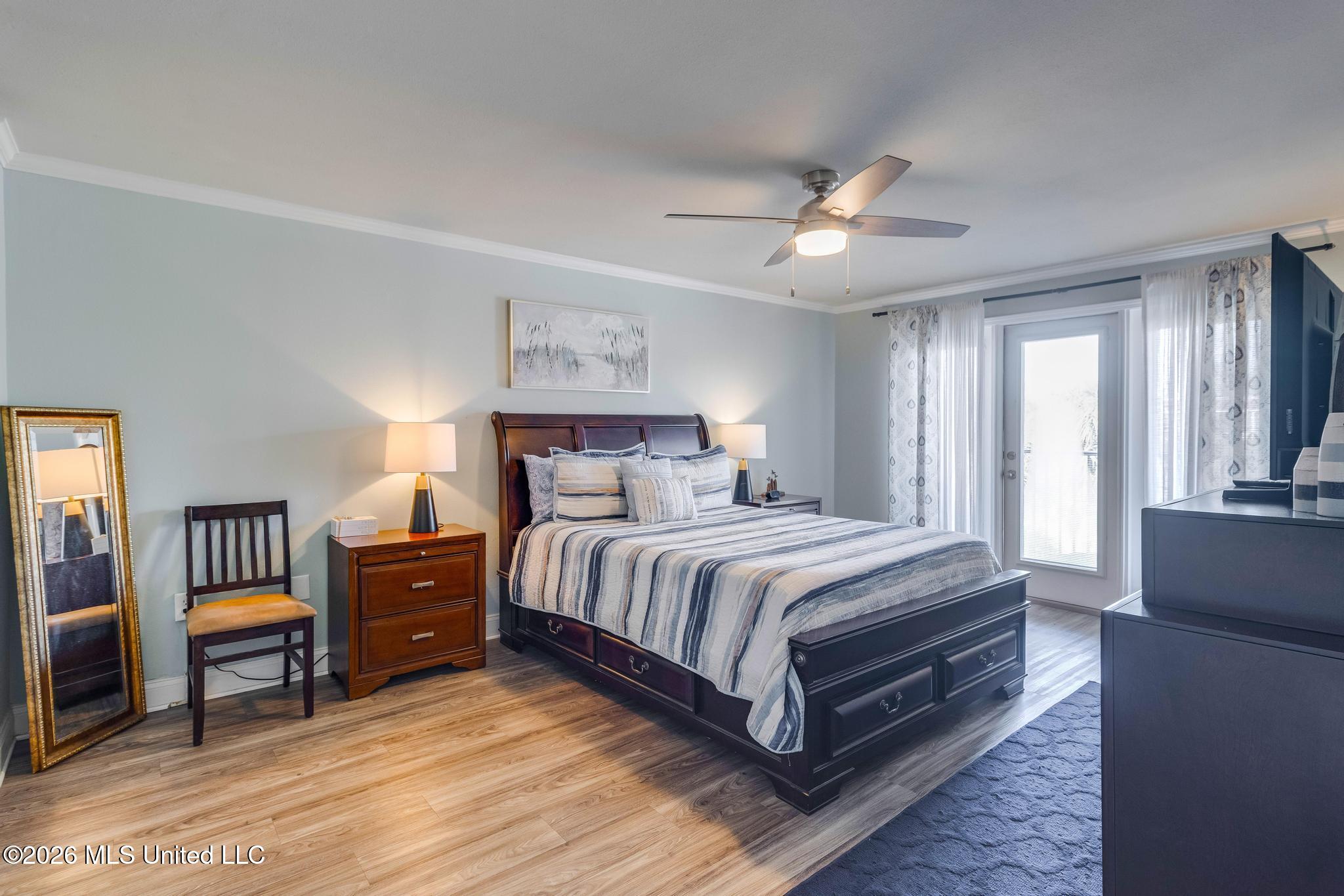 2046 Beach Boulevard Property Photo 10