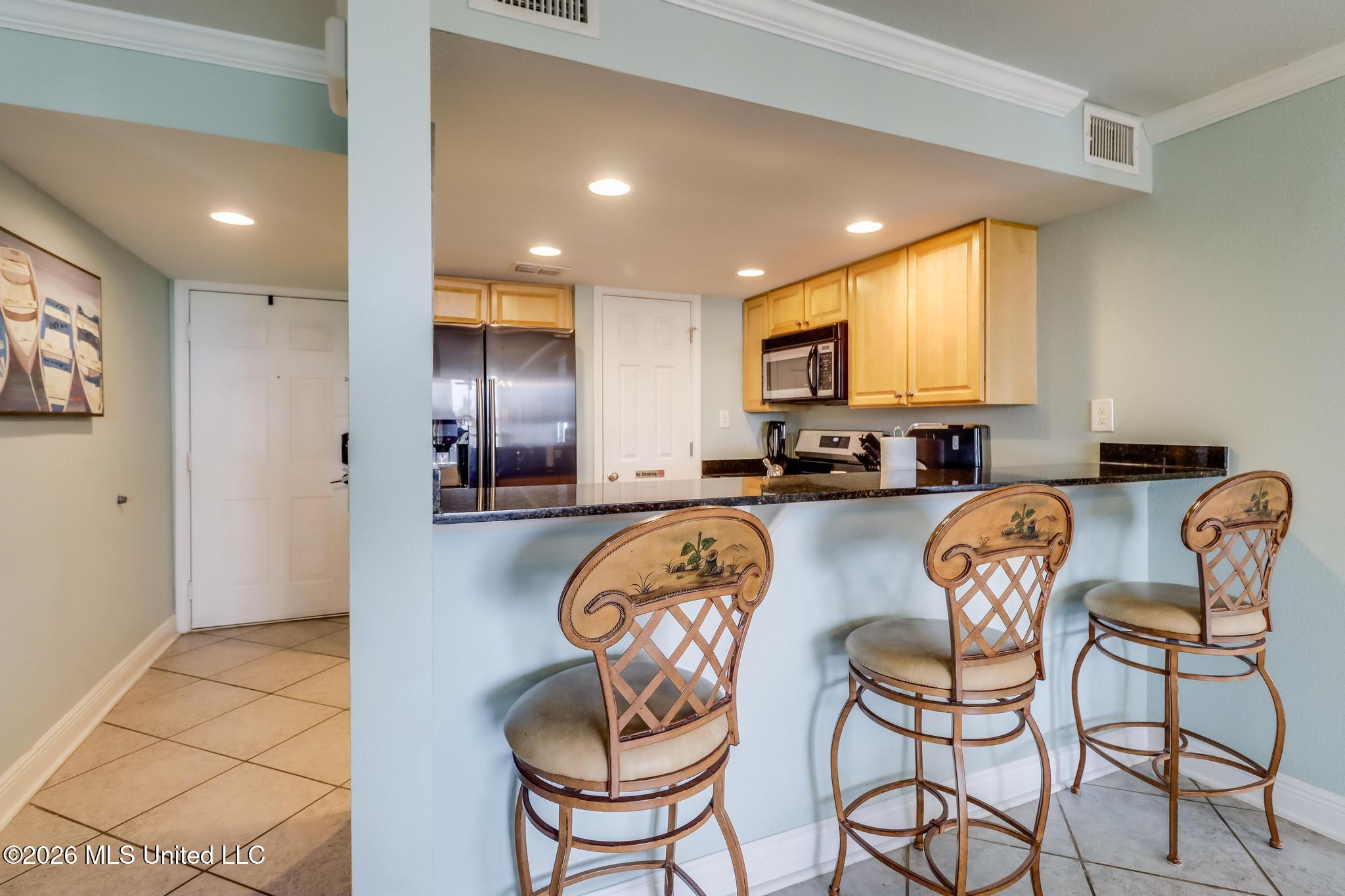2046 Beach Boulevard Property Photo 5