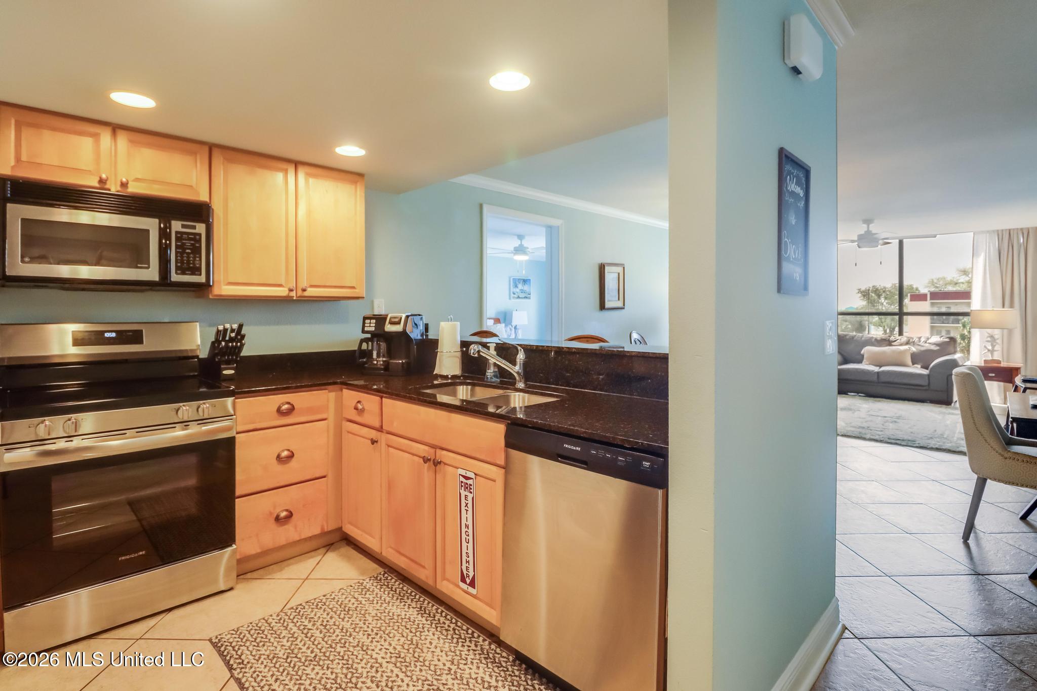 2046 Beach Boulevard Property Photo 6