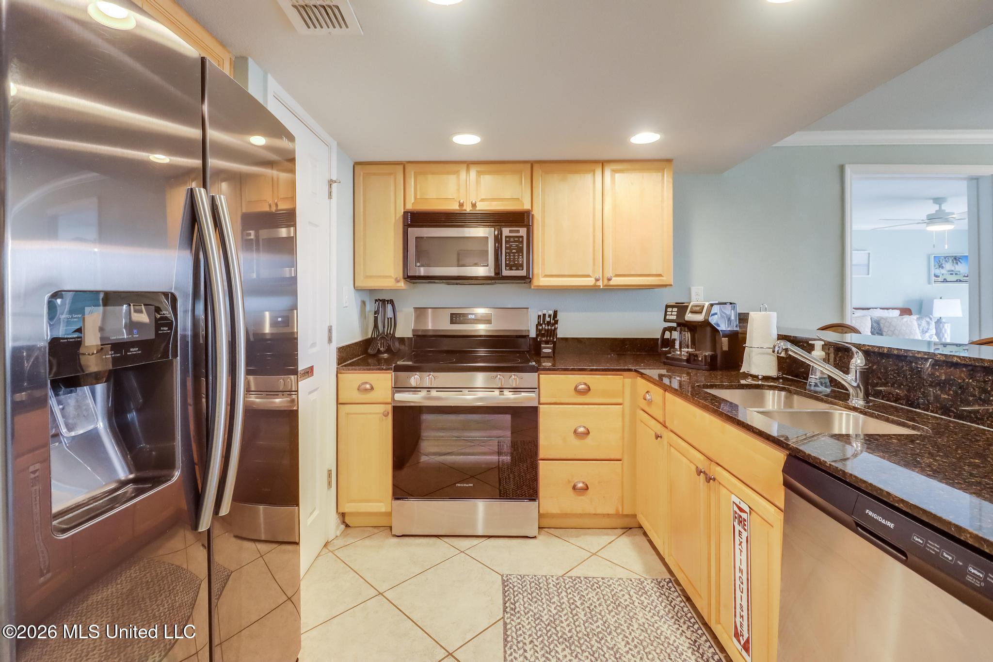 2046 Beach Boulevard Property Photo 7