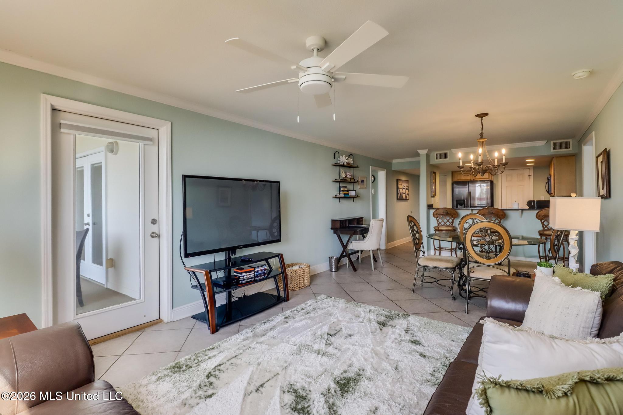 2046 Beach Boulevard Property Photo 10