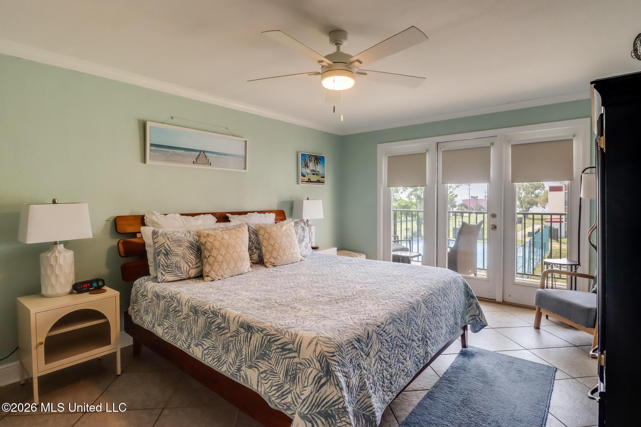 2046 Beach Boulevard Property Photo 12