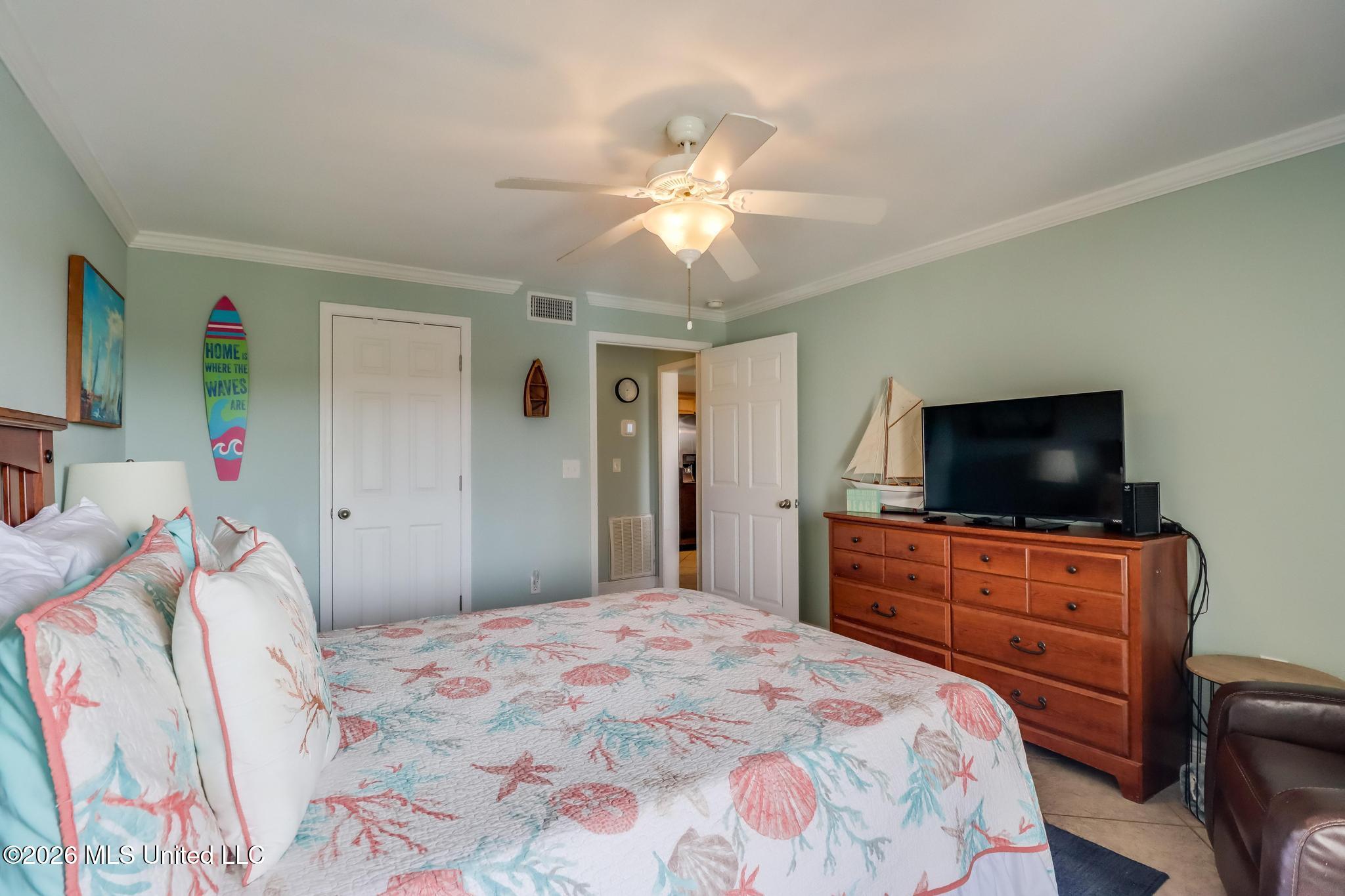 2046 Beach Boulevard Property Photo 19