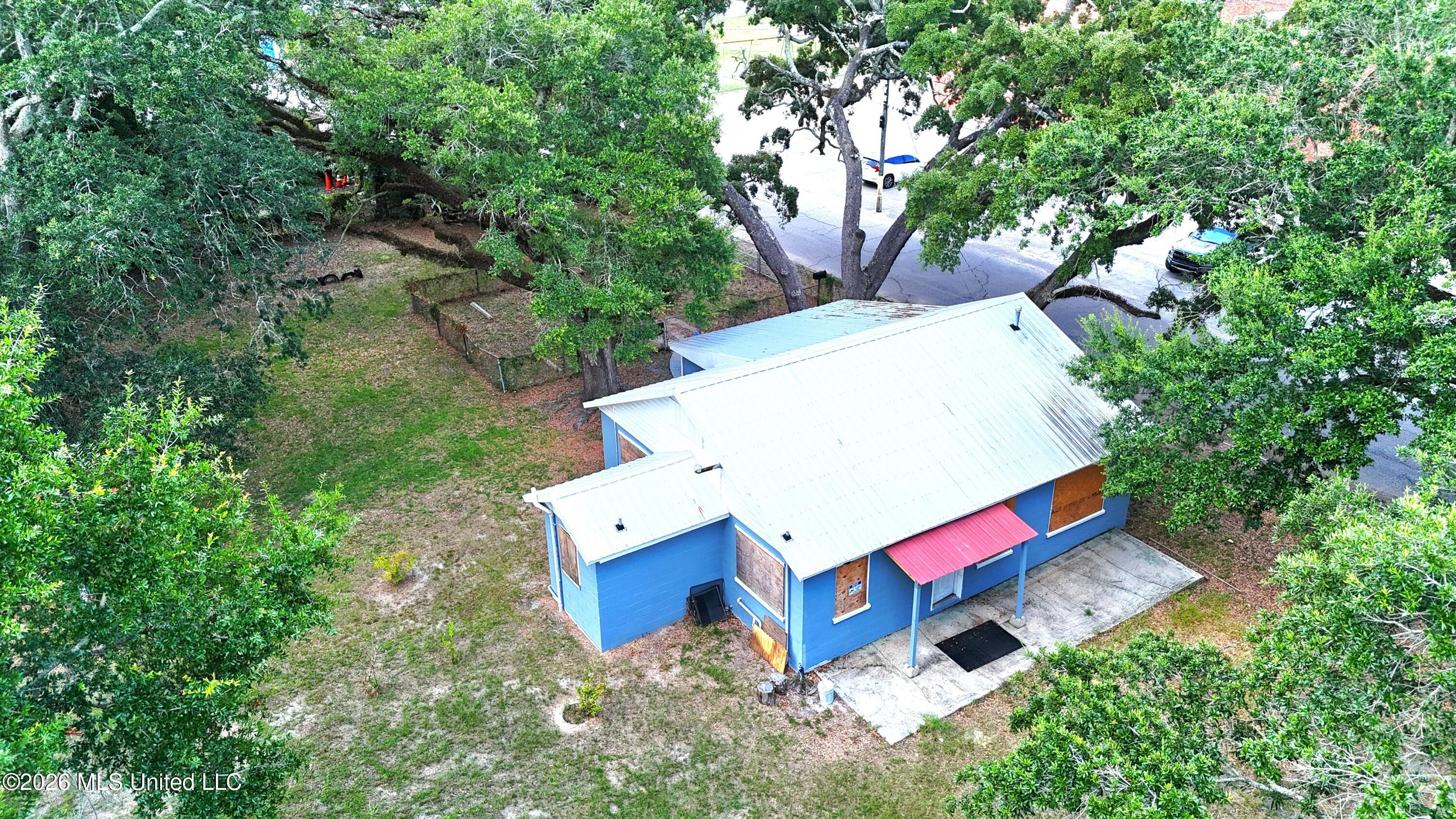 2817 Broadmoor Place Property Photo 2