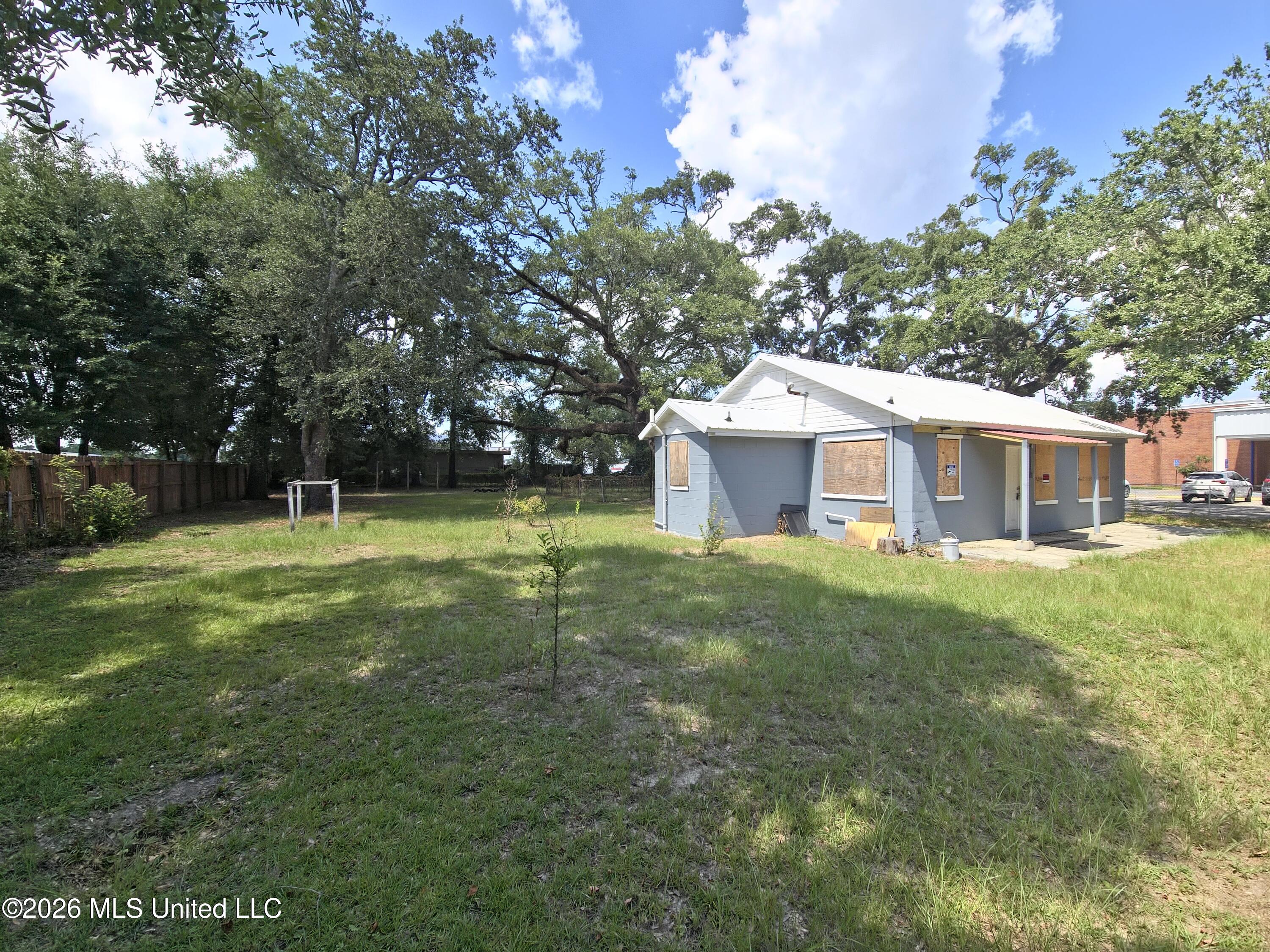 2817 Broadmoor Place Property Photo 4