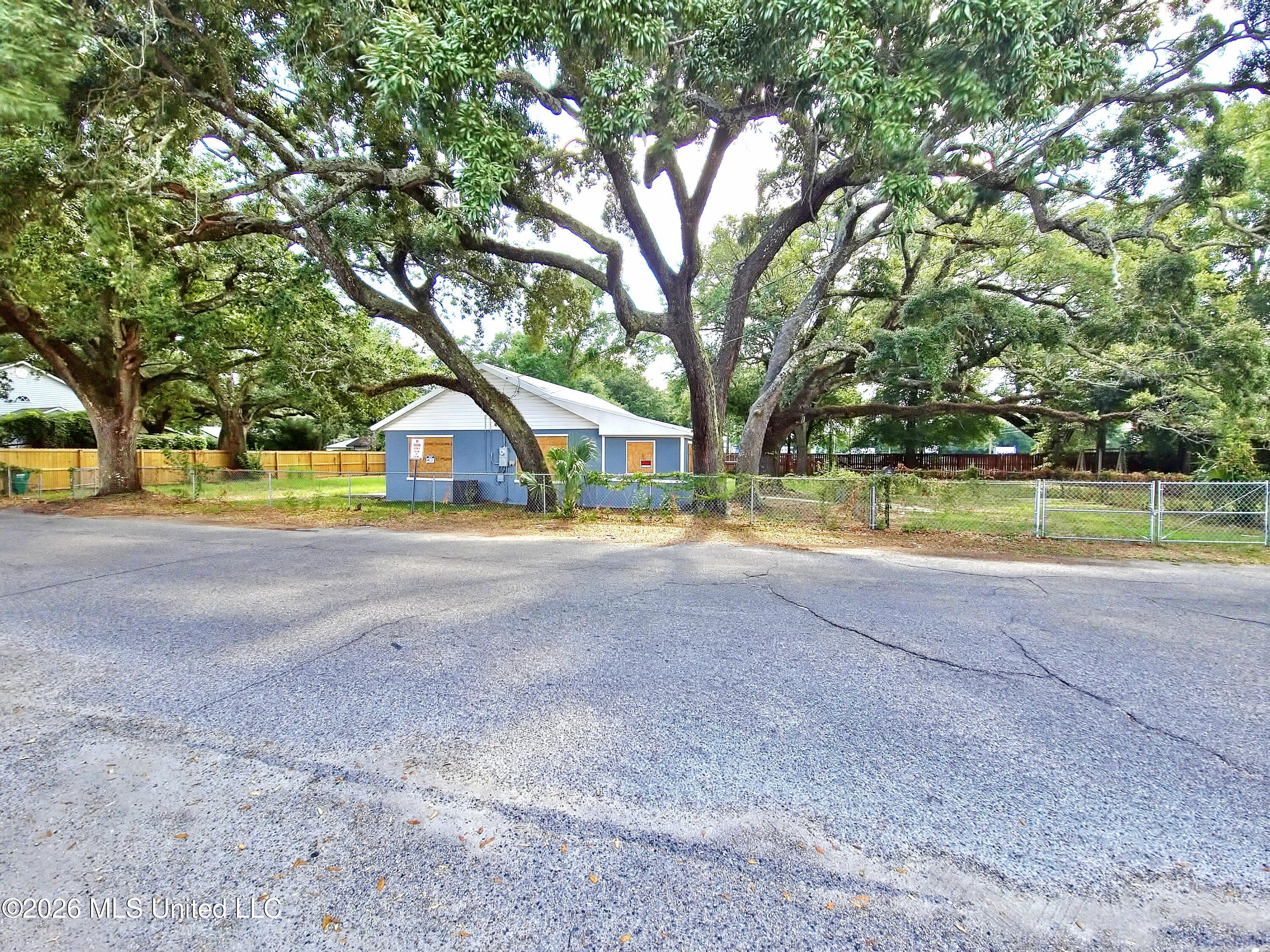 2817 Broadmoor Place Property Photo 20