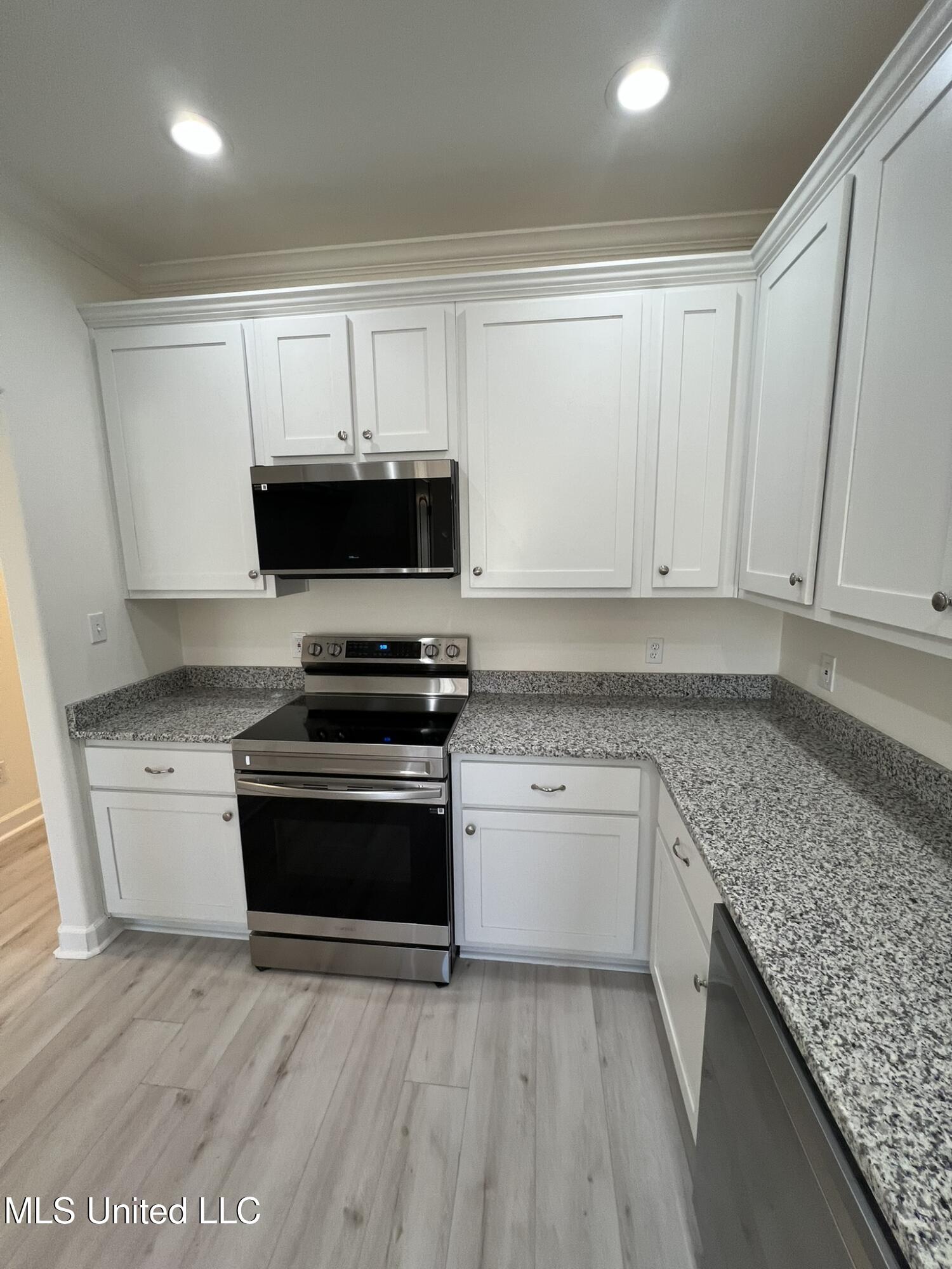 290 Poplar Lane Property Photo 8