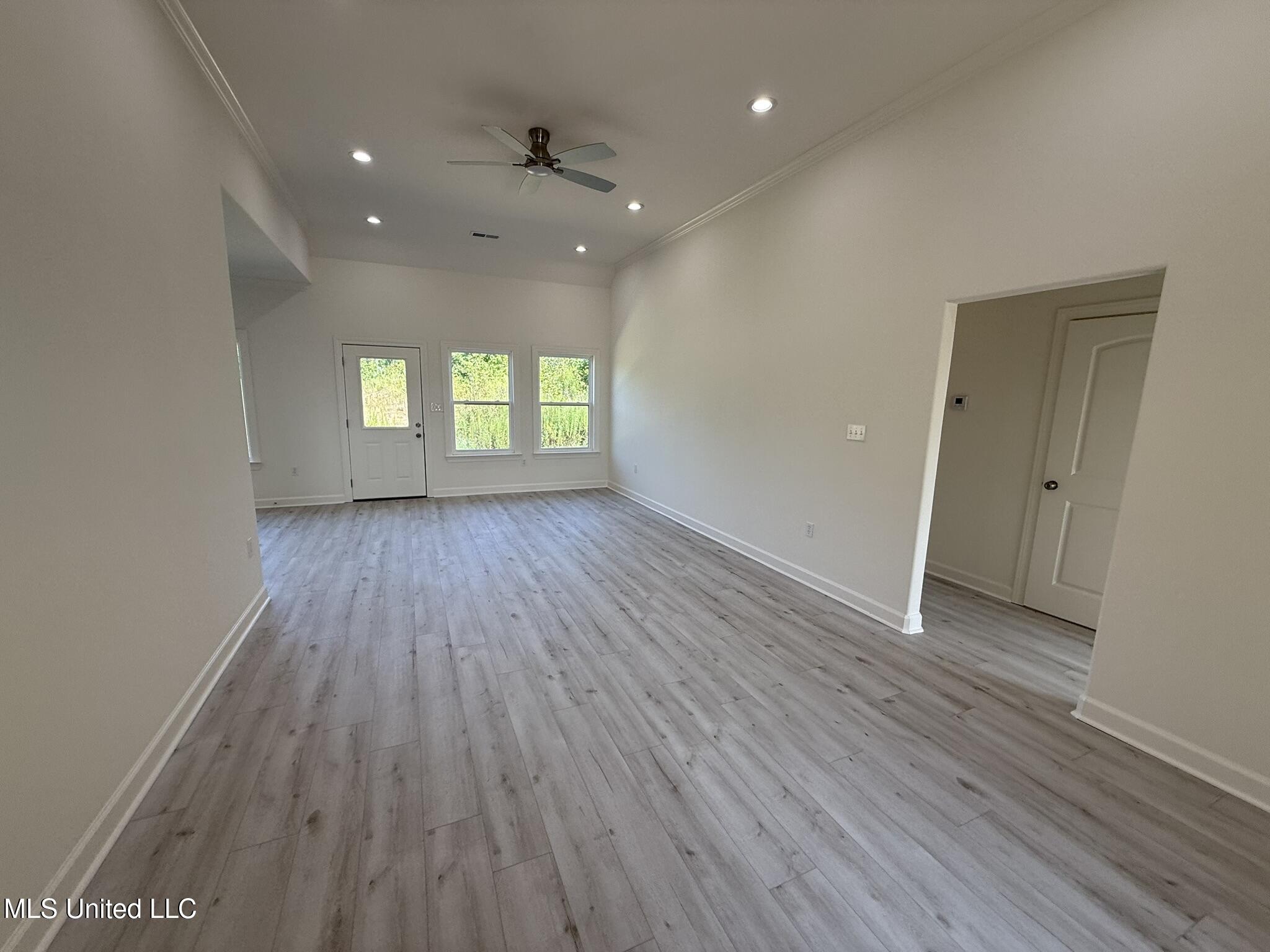37 Honey Suckle Cove Property Photo 3