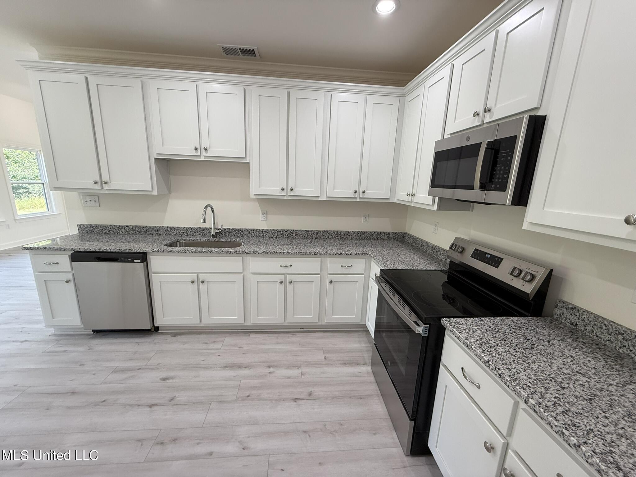 37 Honey Suckle Cove Property Photo 9