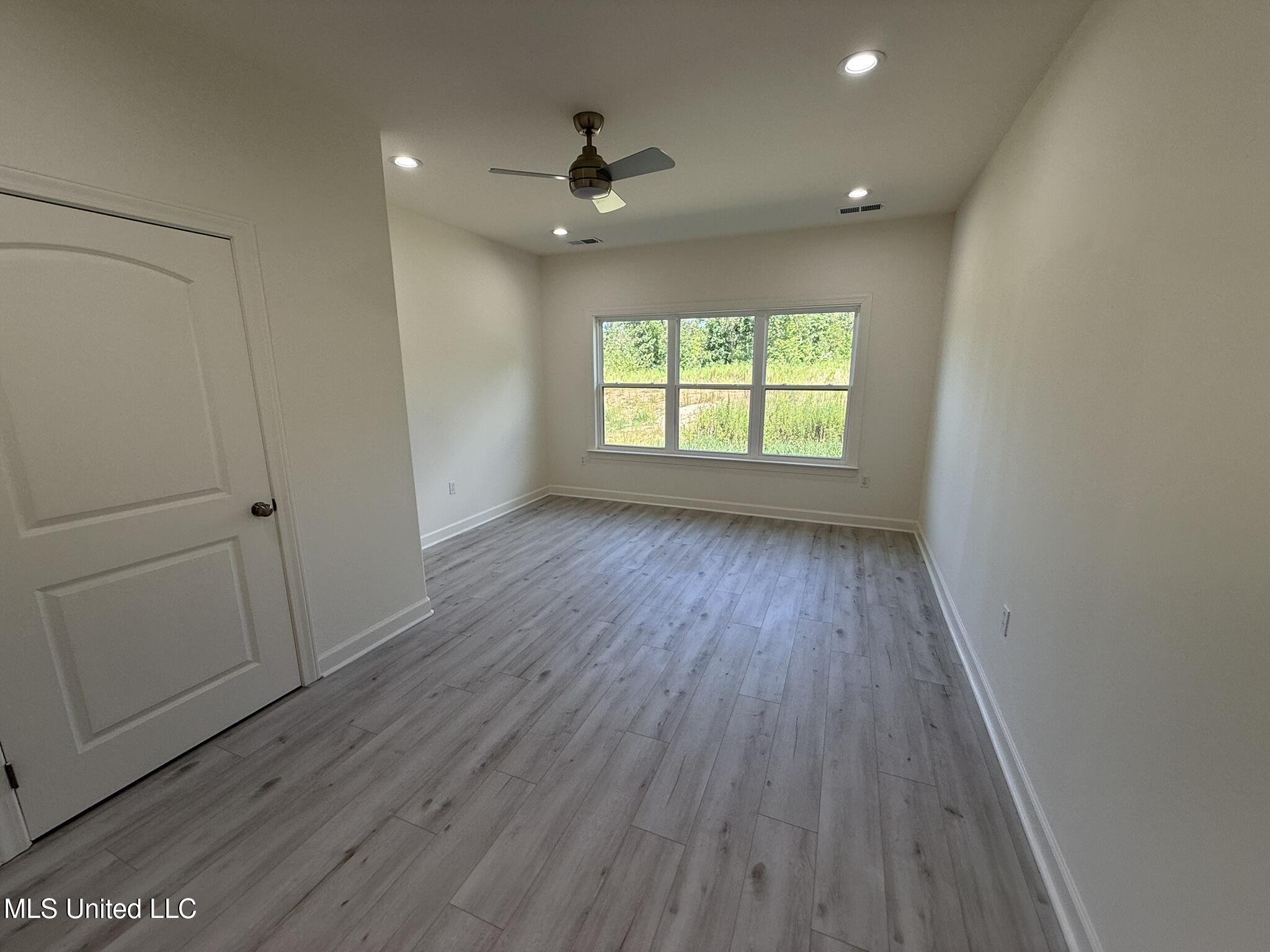 37 Honey Suckle Cove Property Photo 12