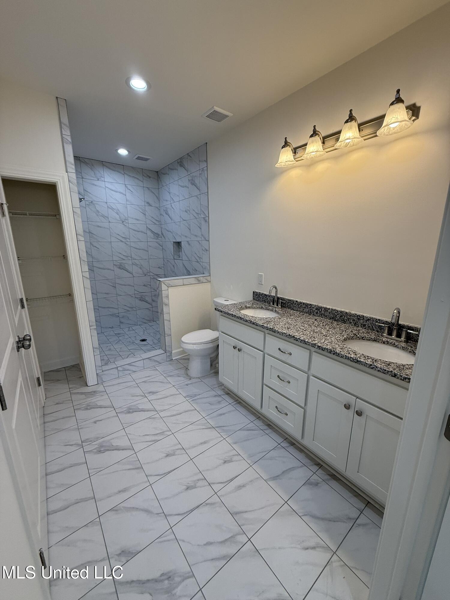 37 Honey Suckle Cove Property Photo 13