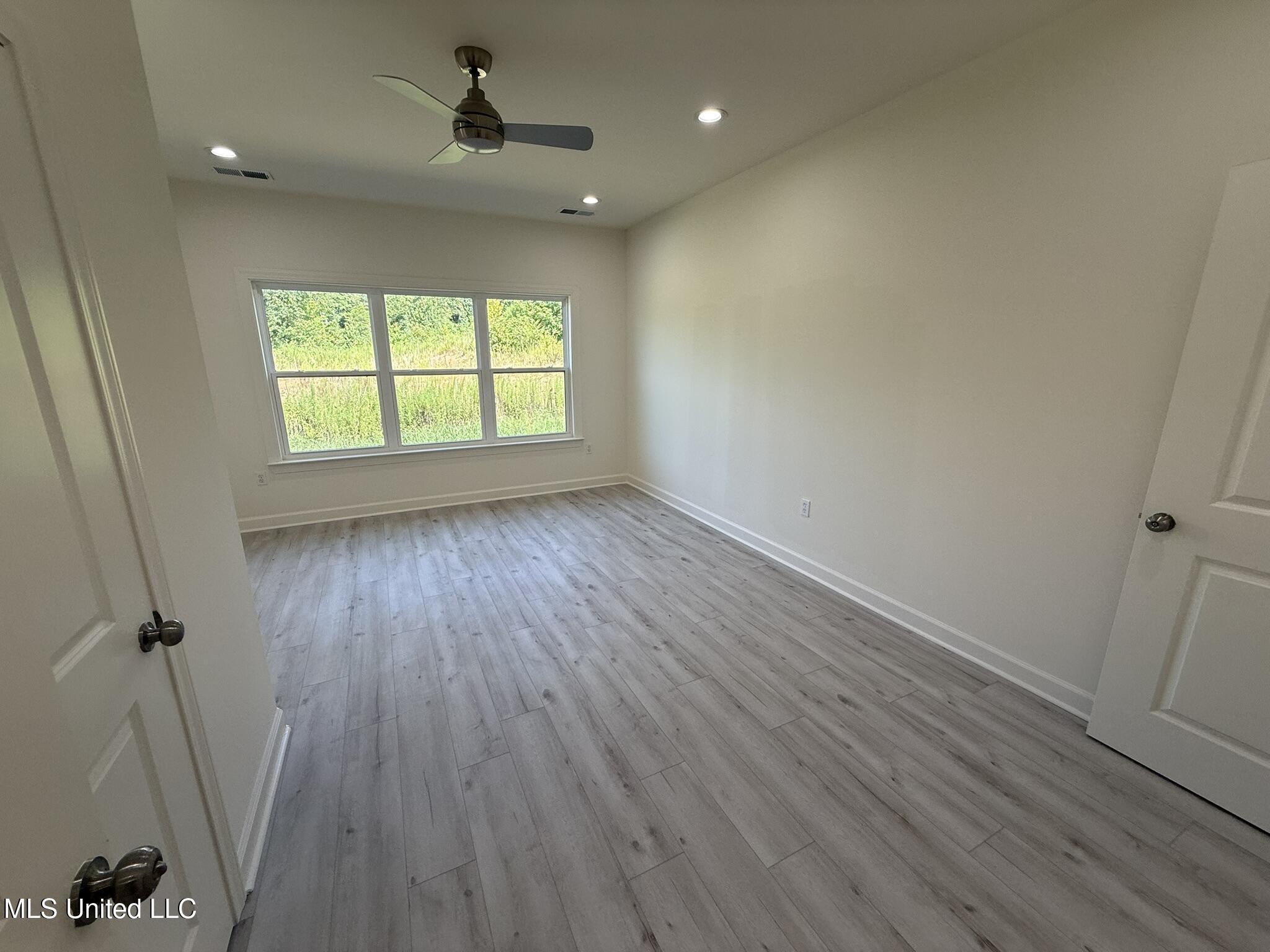 37 Honey Suckle Cove Property Photo 17
