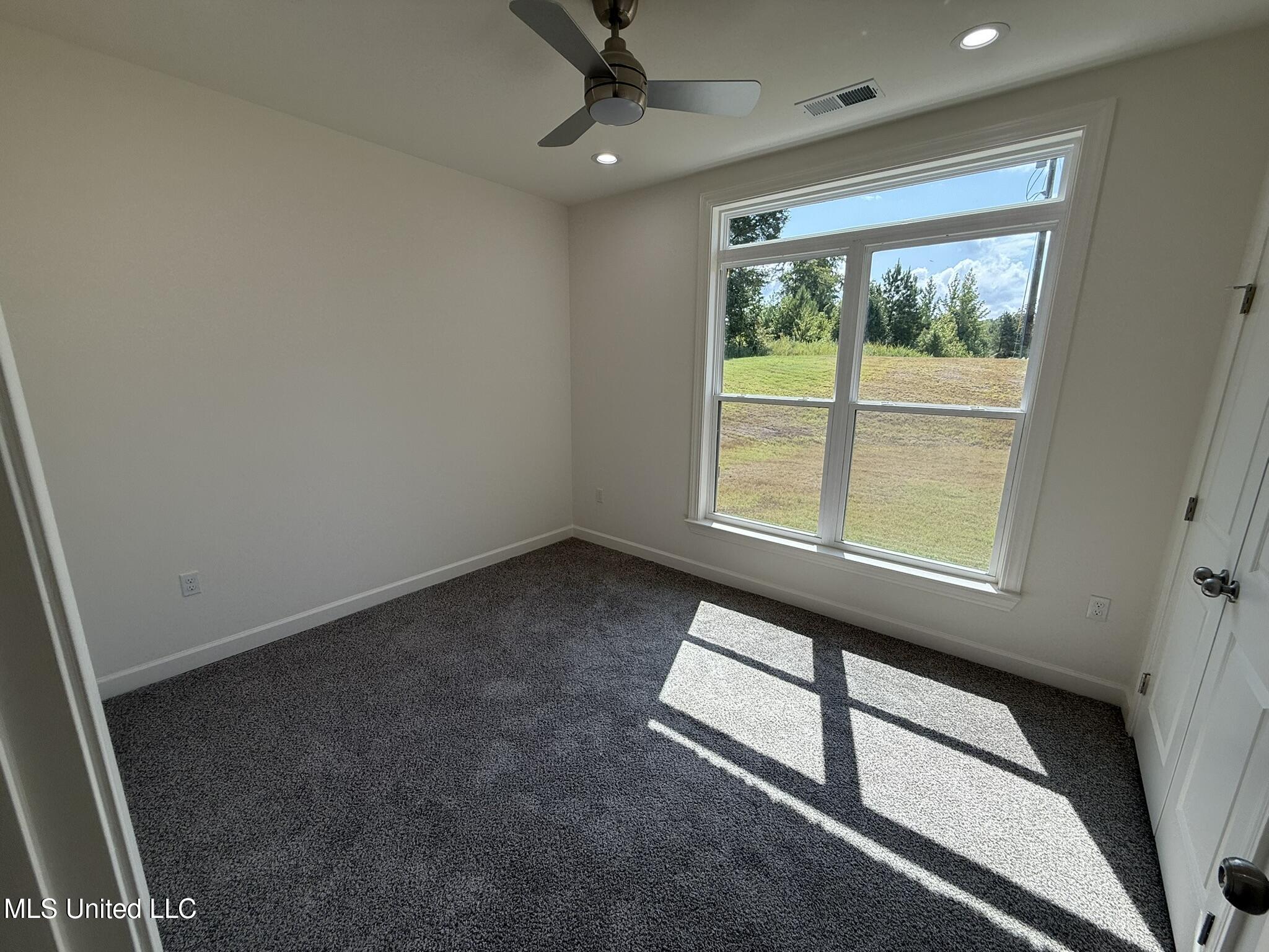 37 Honey Suckle Cove Property Photo 18