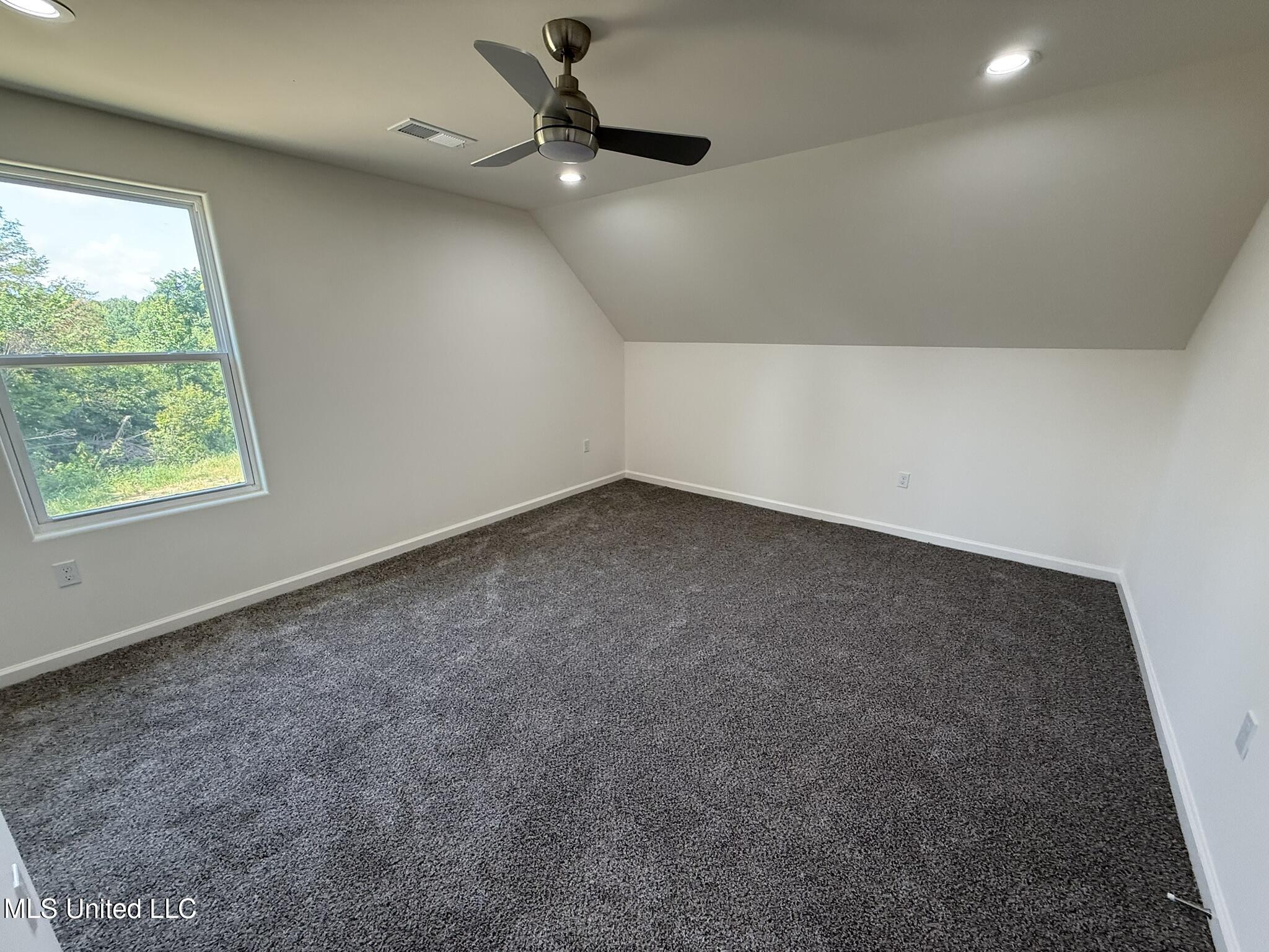 37 Honey Suckle Cove Property Photo 25