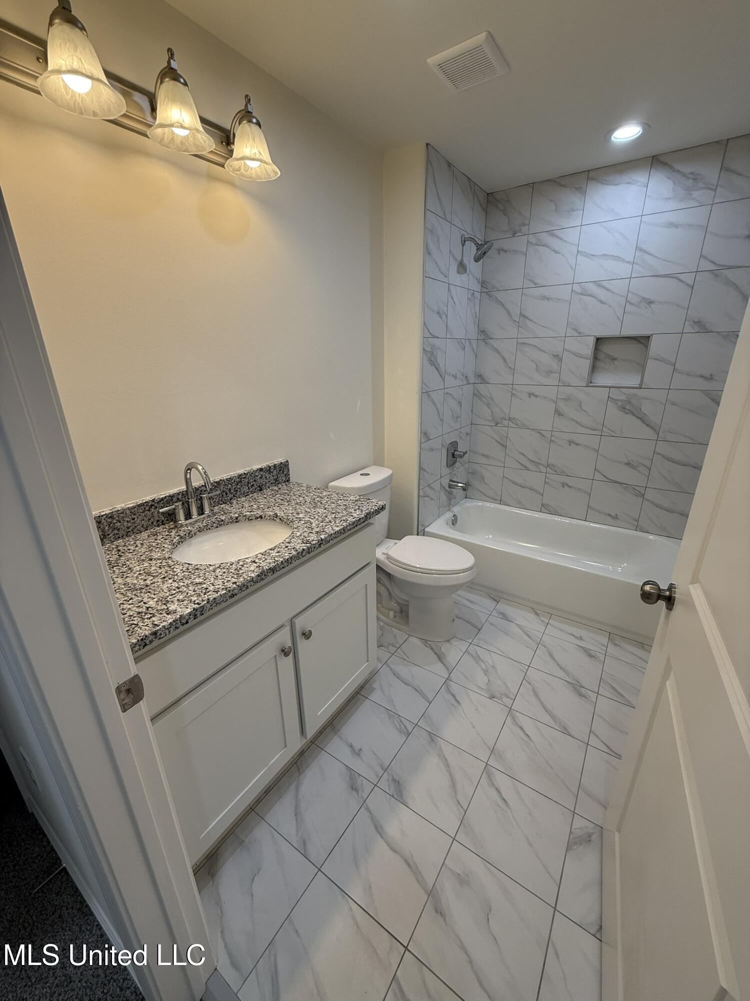 37 Honey Suckle Cove Property Photo 26