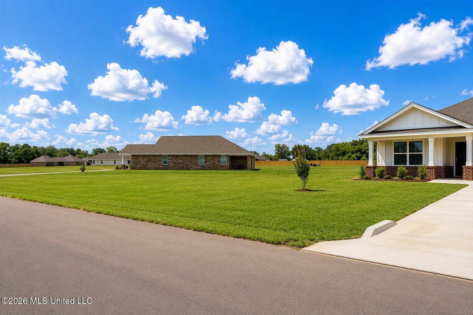 106 Strawberry Drive Property Photo 3