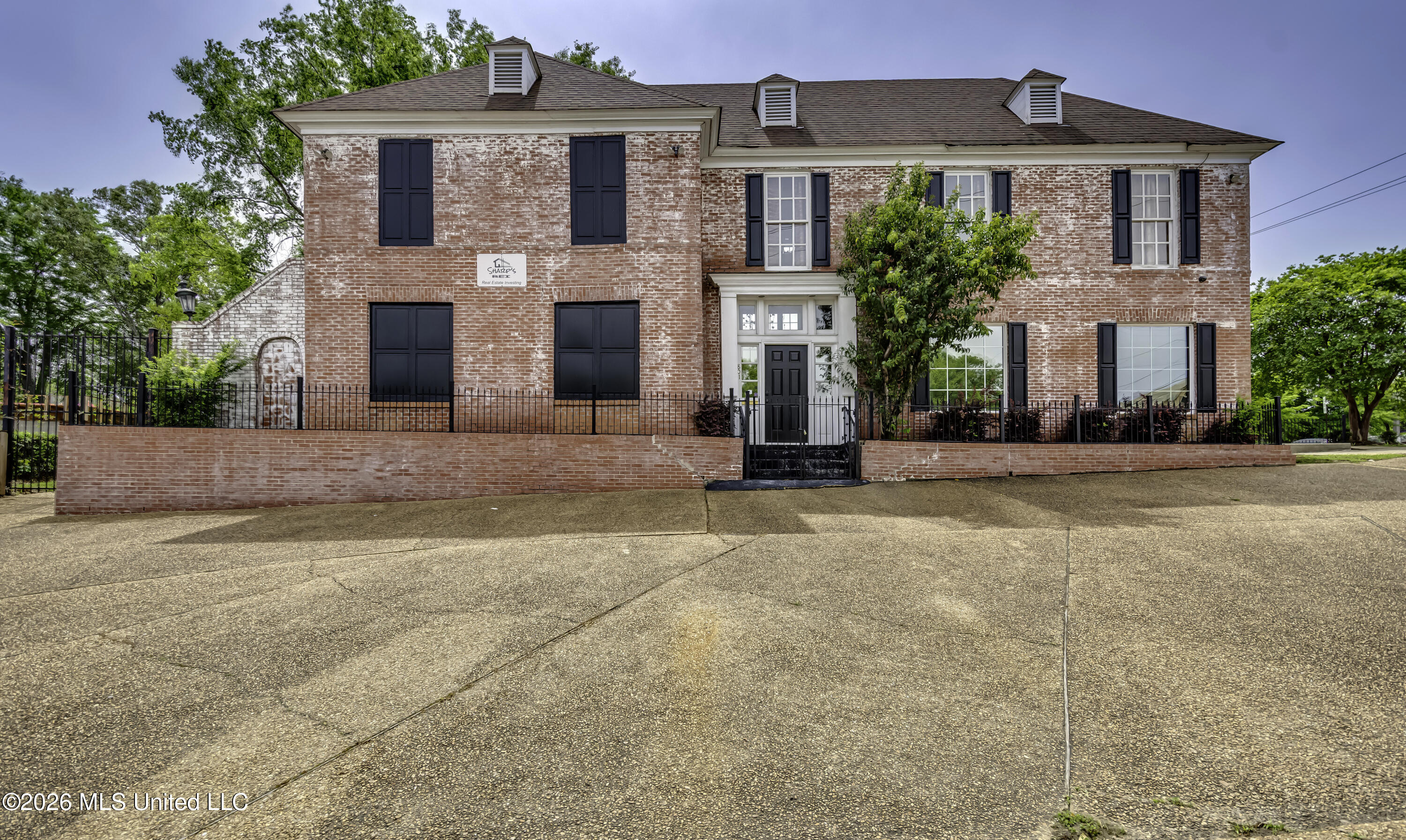 801 E Fortification Street Property Photo 1