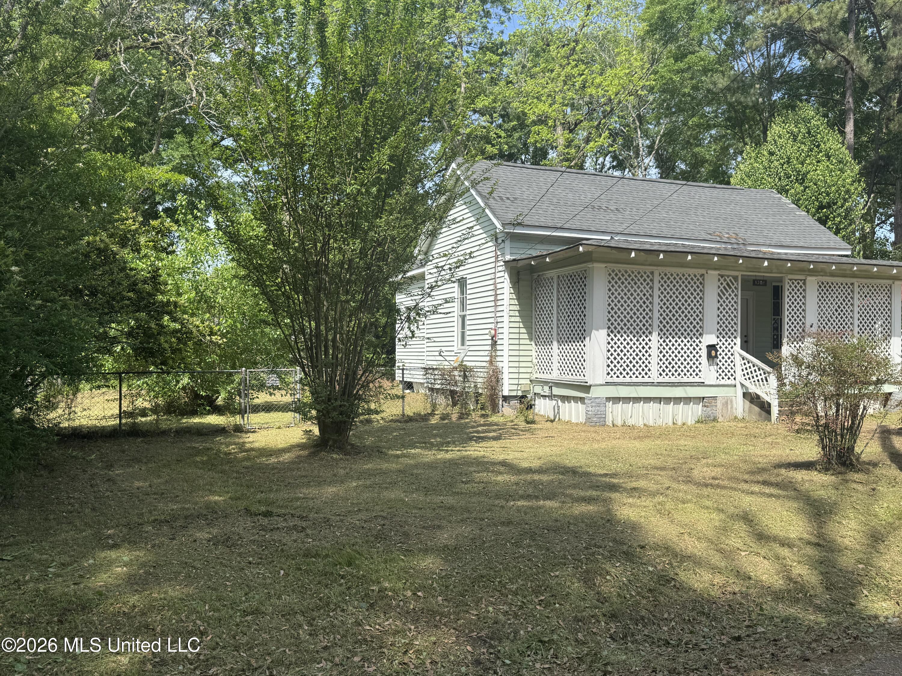 1208 Harper Street Property Photo 3