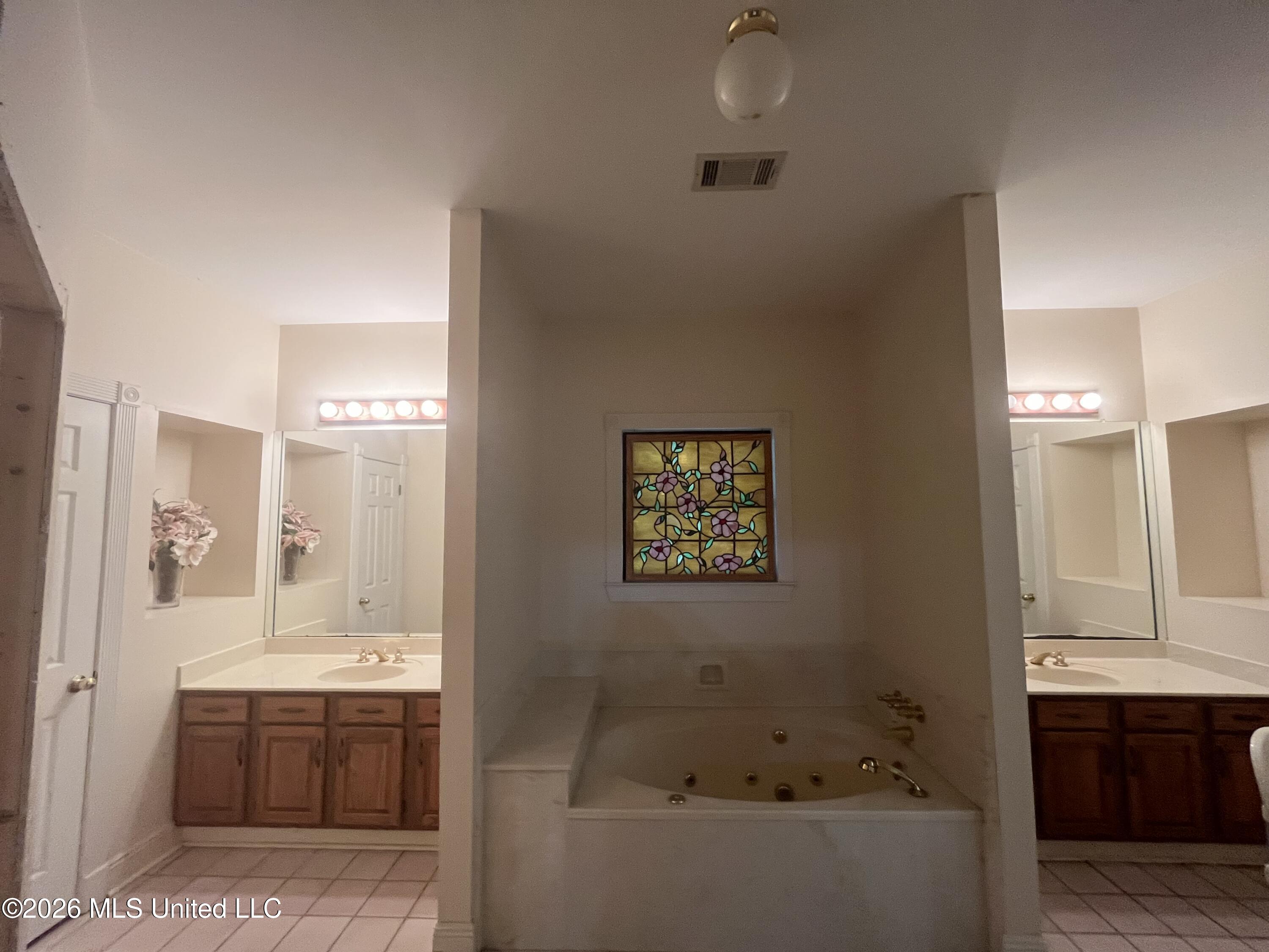 2433 Champion Property Photo 6