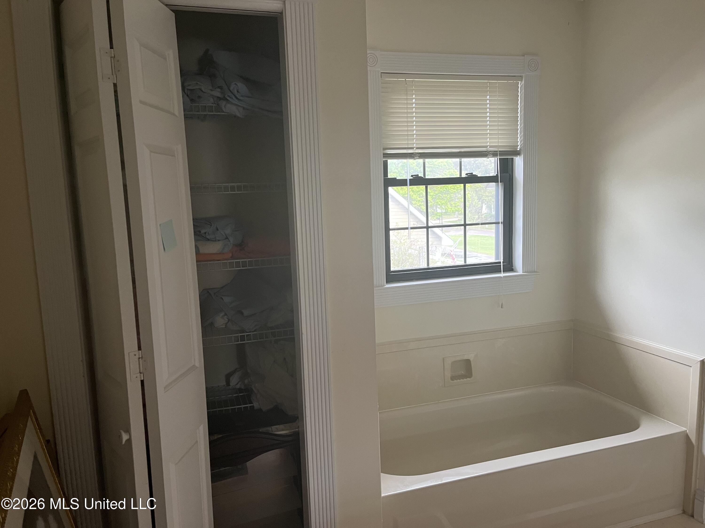 2433 Champion Property Photo 10