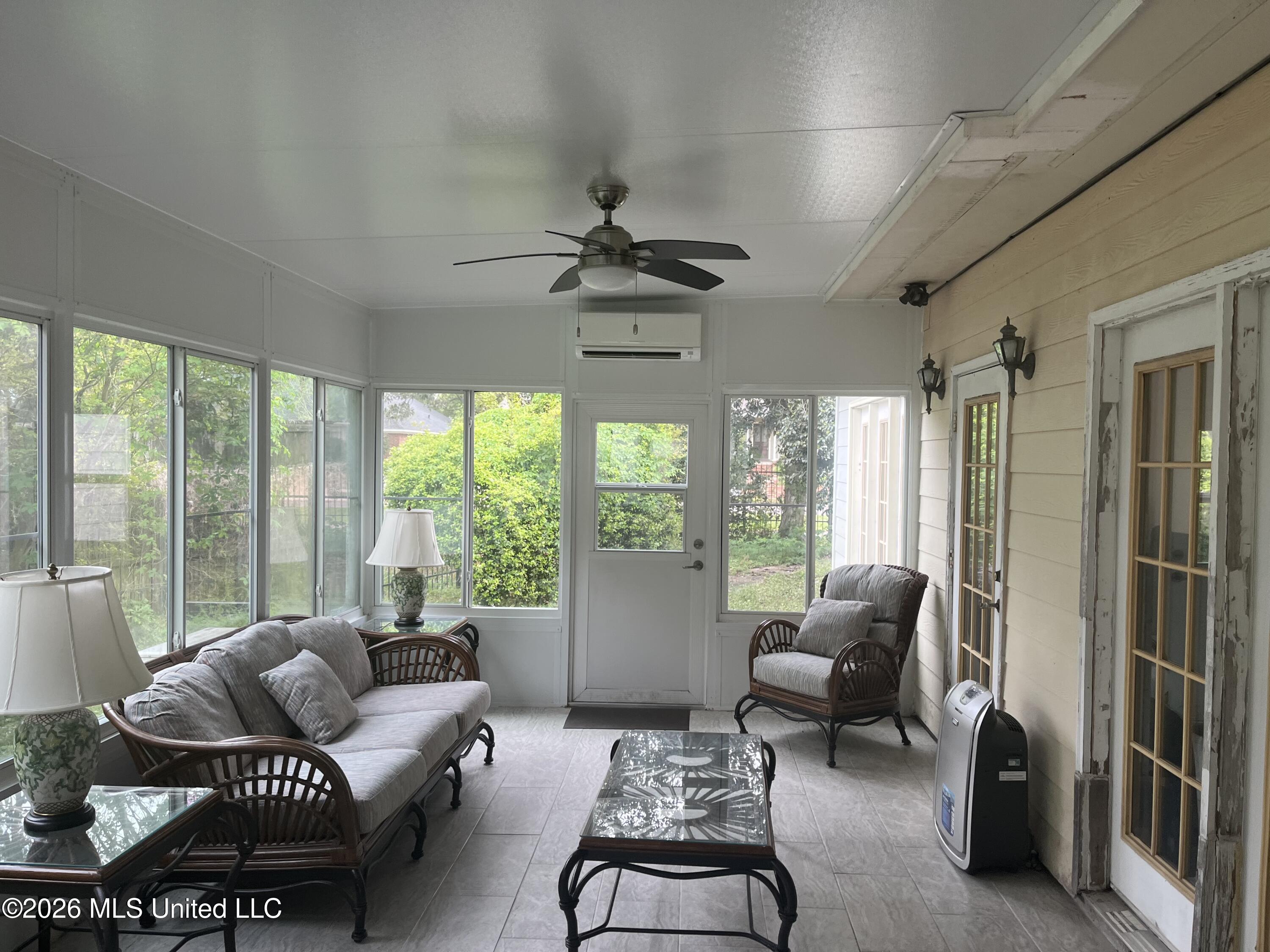 2433 Champion Property Photo 12