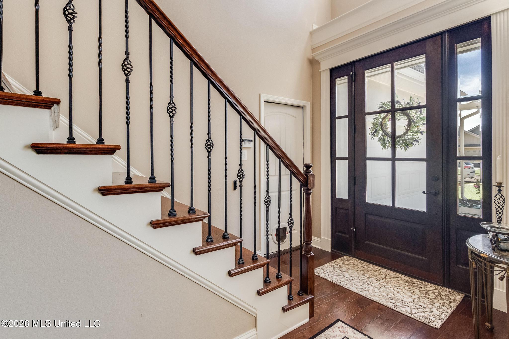 10544 Roundhill Drive Property Photo 4