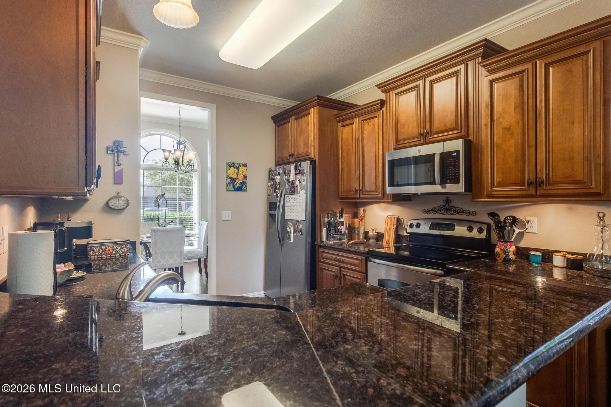 10544 Roundhill Drive Property Photo 7