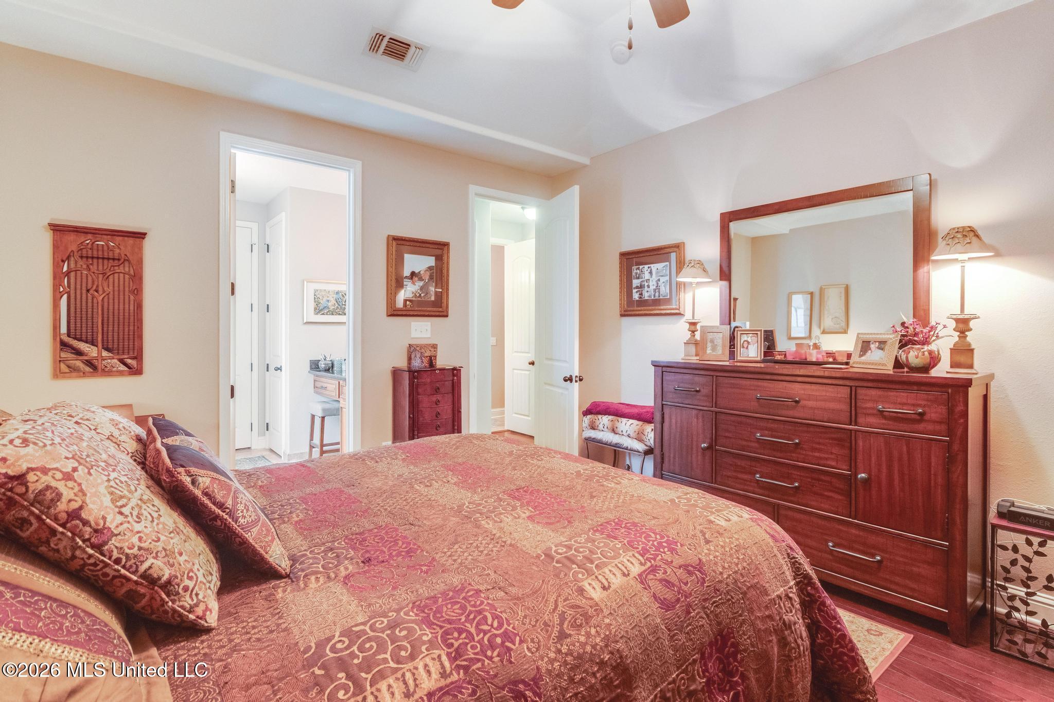 10544 Roundhill Drive Property Photo 11