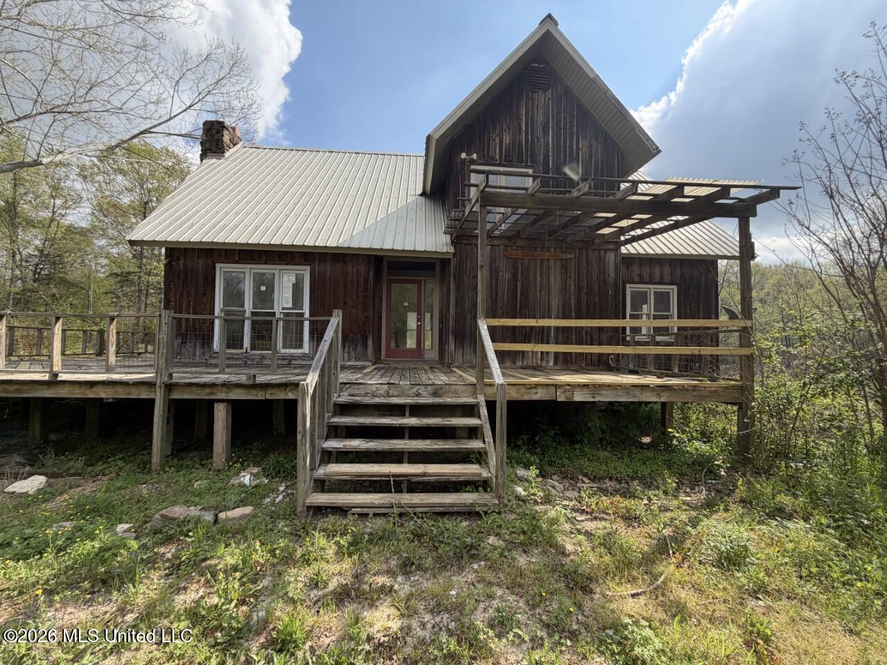 3882 Henderson Road Property Photo 1