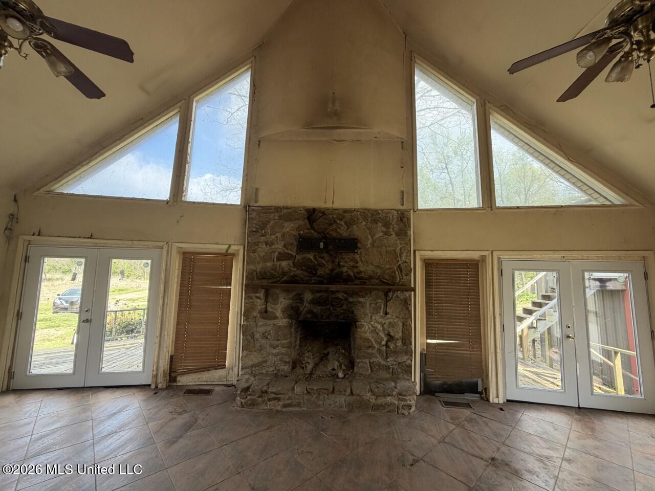 3882 Henderson Road Property Photo 2