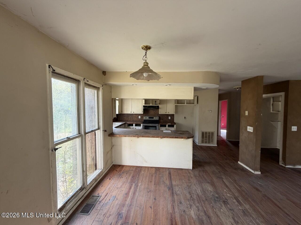 3882 Henderson Road Property Photo 4
