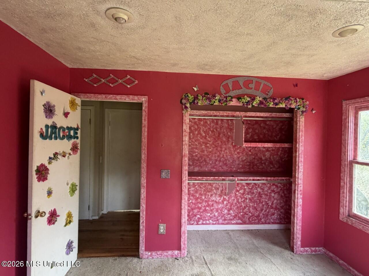 3882 Henderson Road Property Photo 6