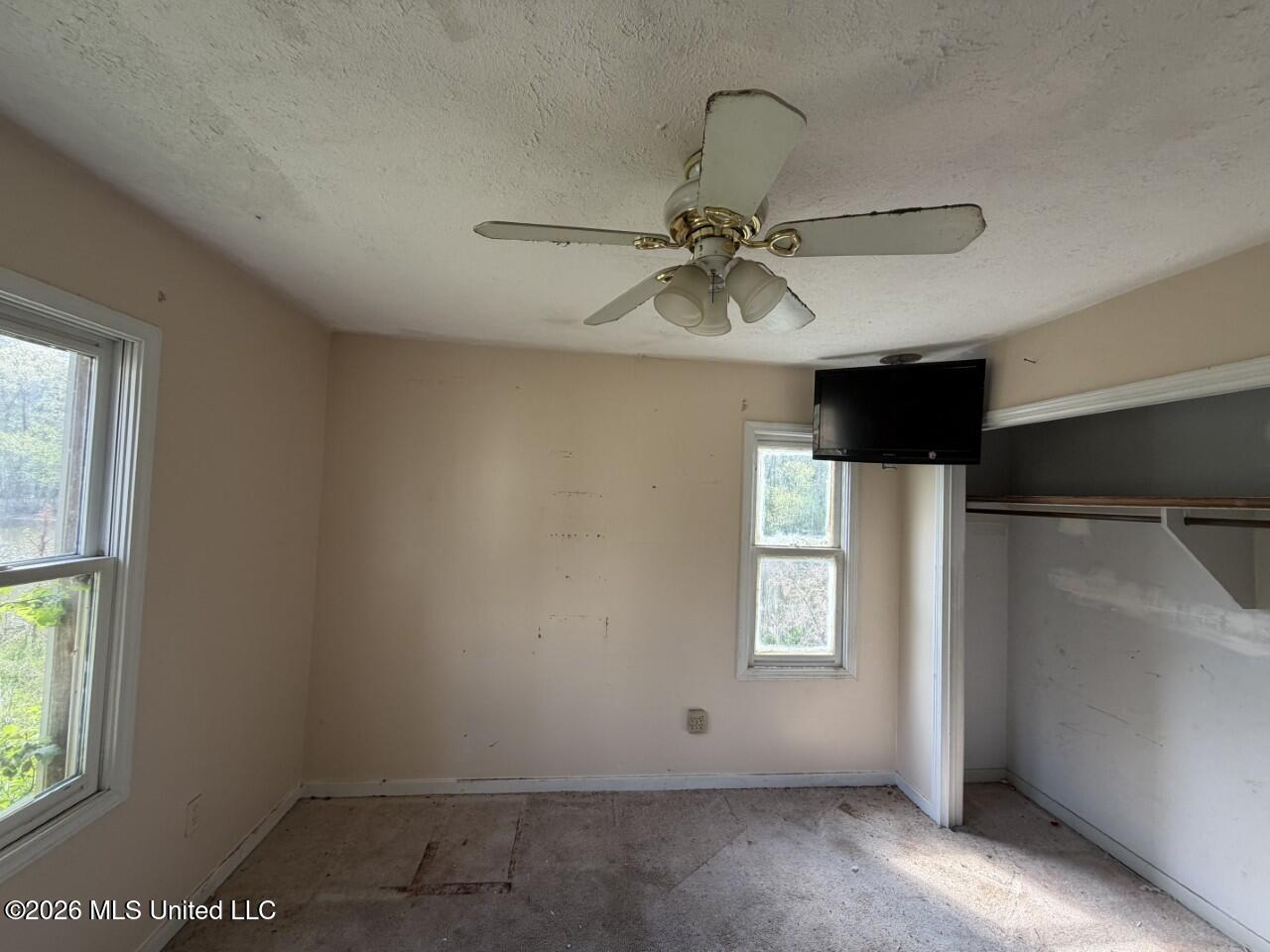 3882 Henderson Road Property Photo 7