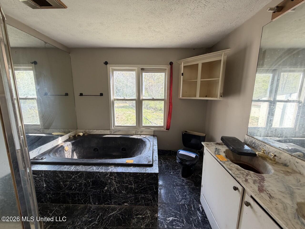 3882 Henderson Road Property Photo 9