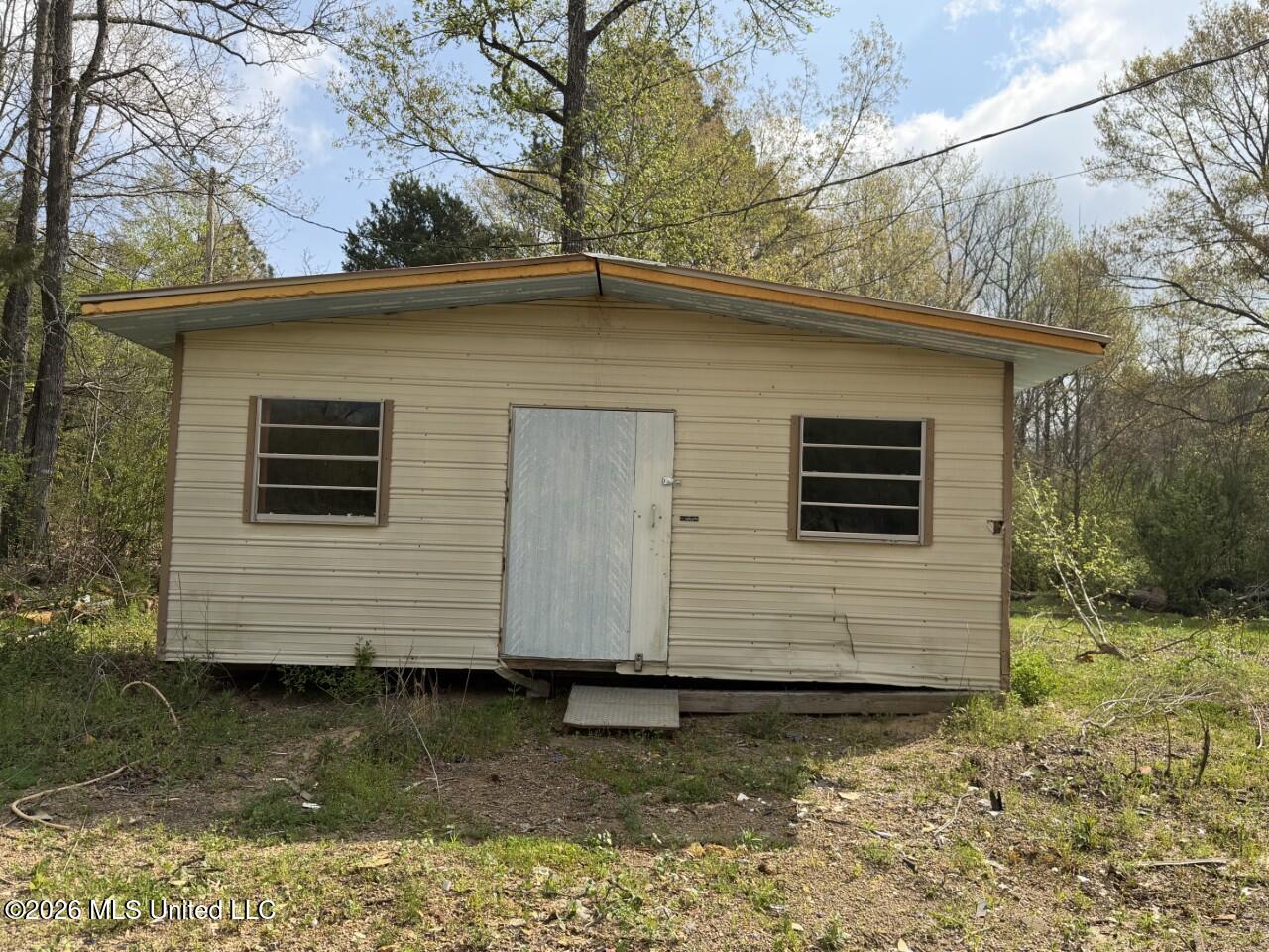 3882 Henderson Road Property Photo 11