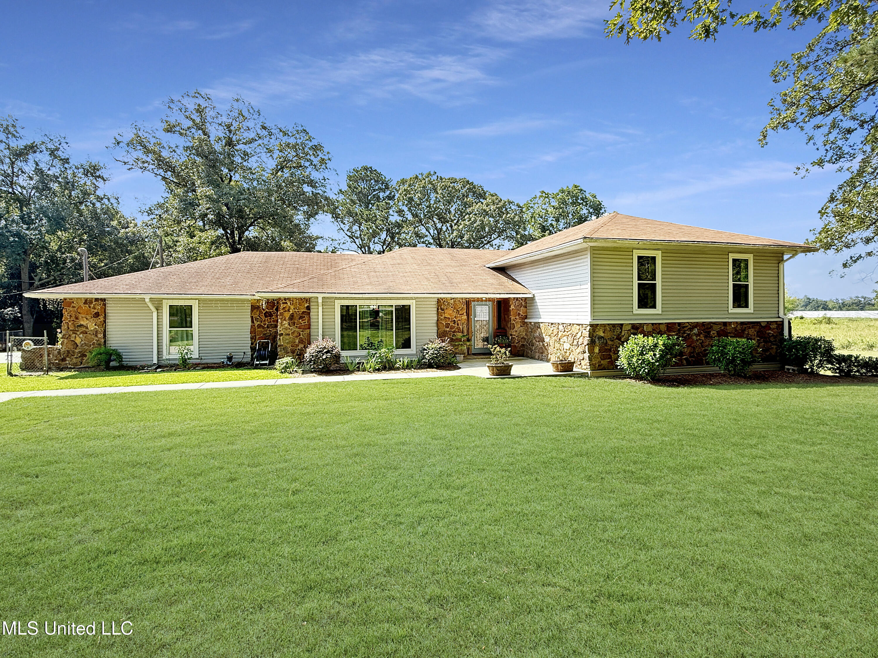 587 Shivers Road Property Photo 1