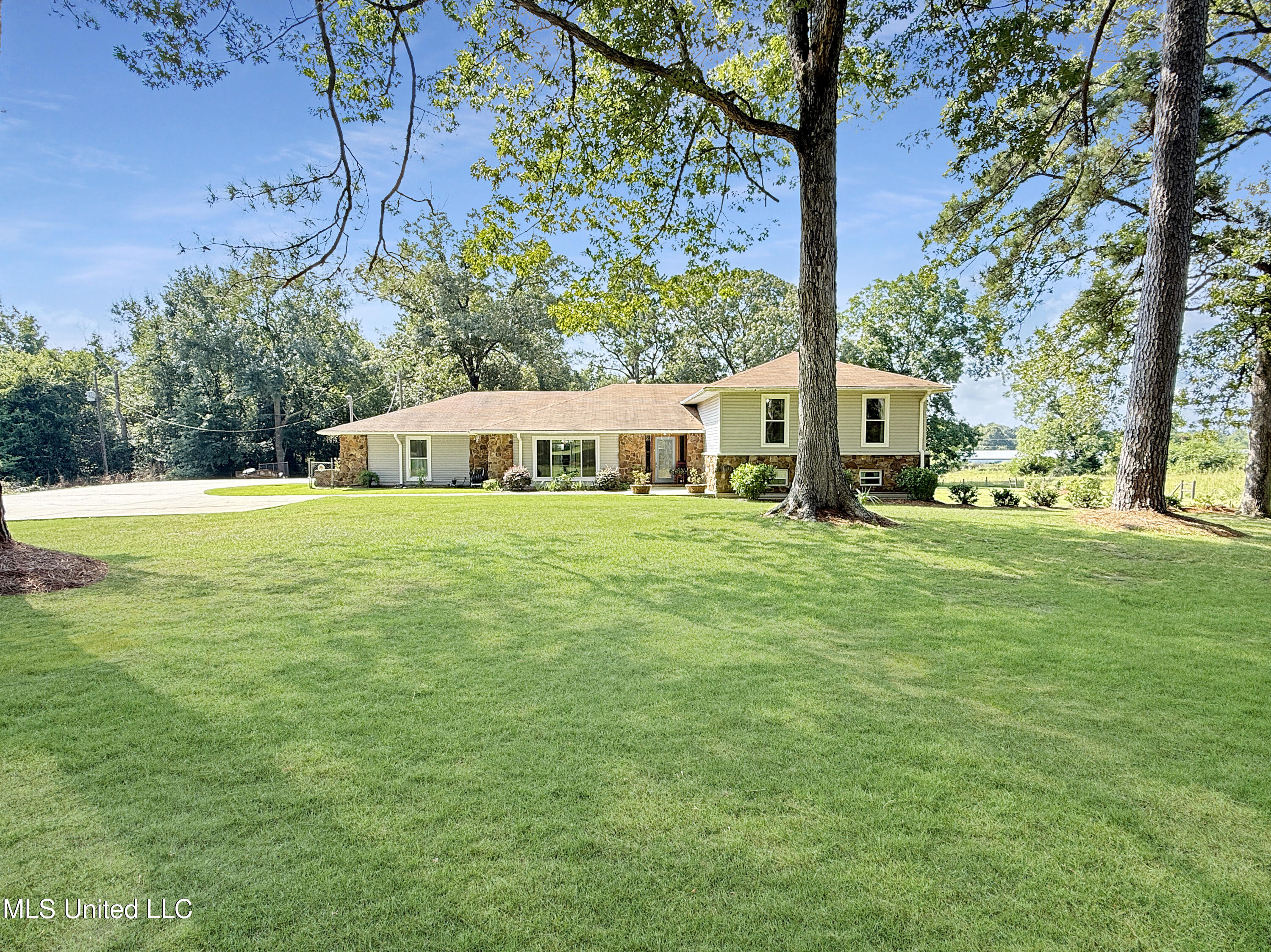587 Shivers Road Property Photo 2
