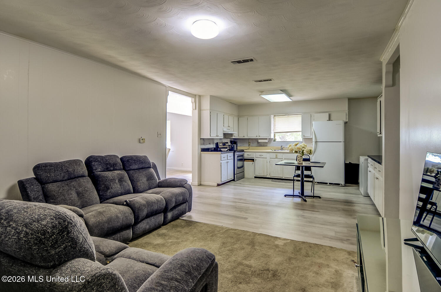 359 Florence Avenue Property Photo 8