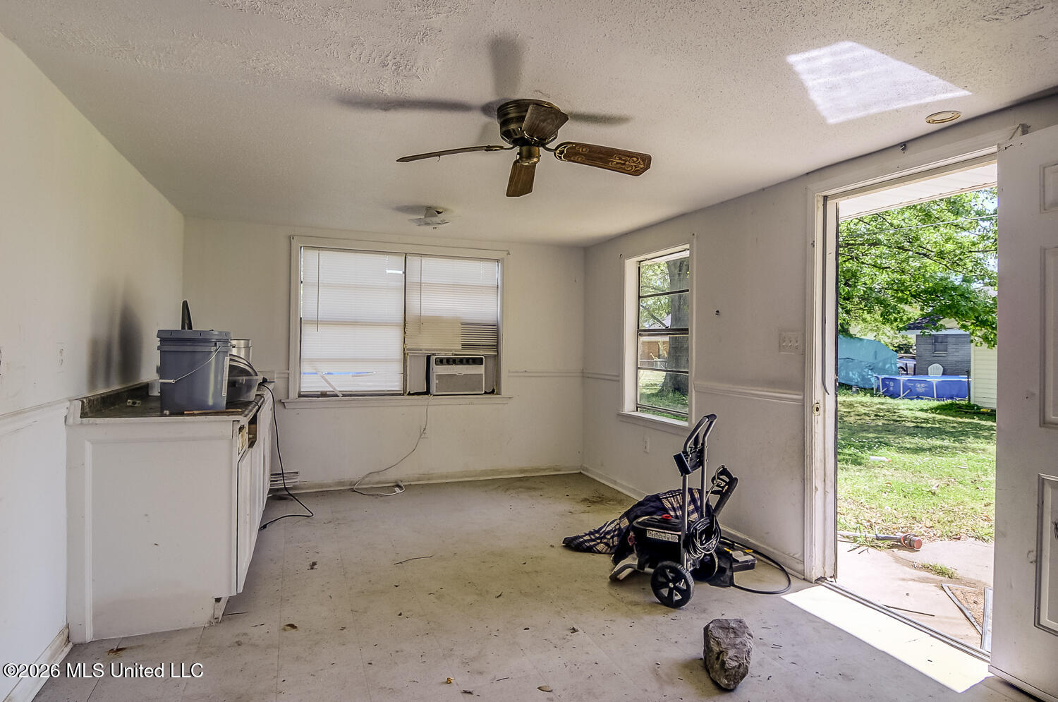 359 Florence Avenue Property Photo 38