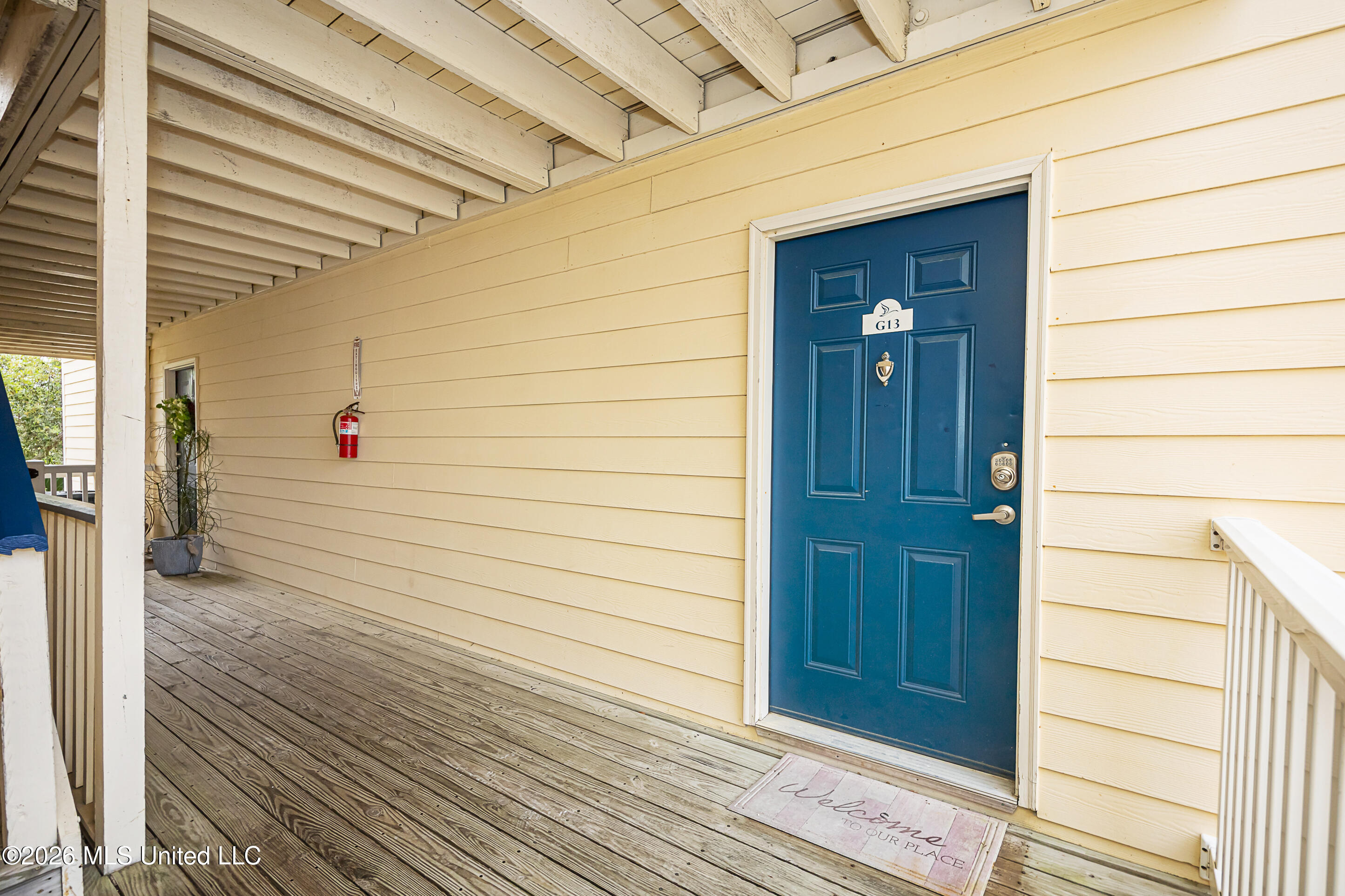 2421 Beachview Drive Property Photo 3