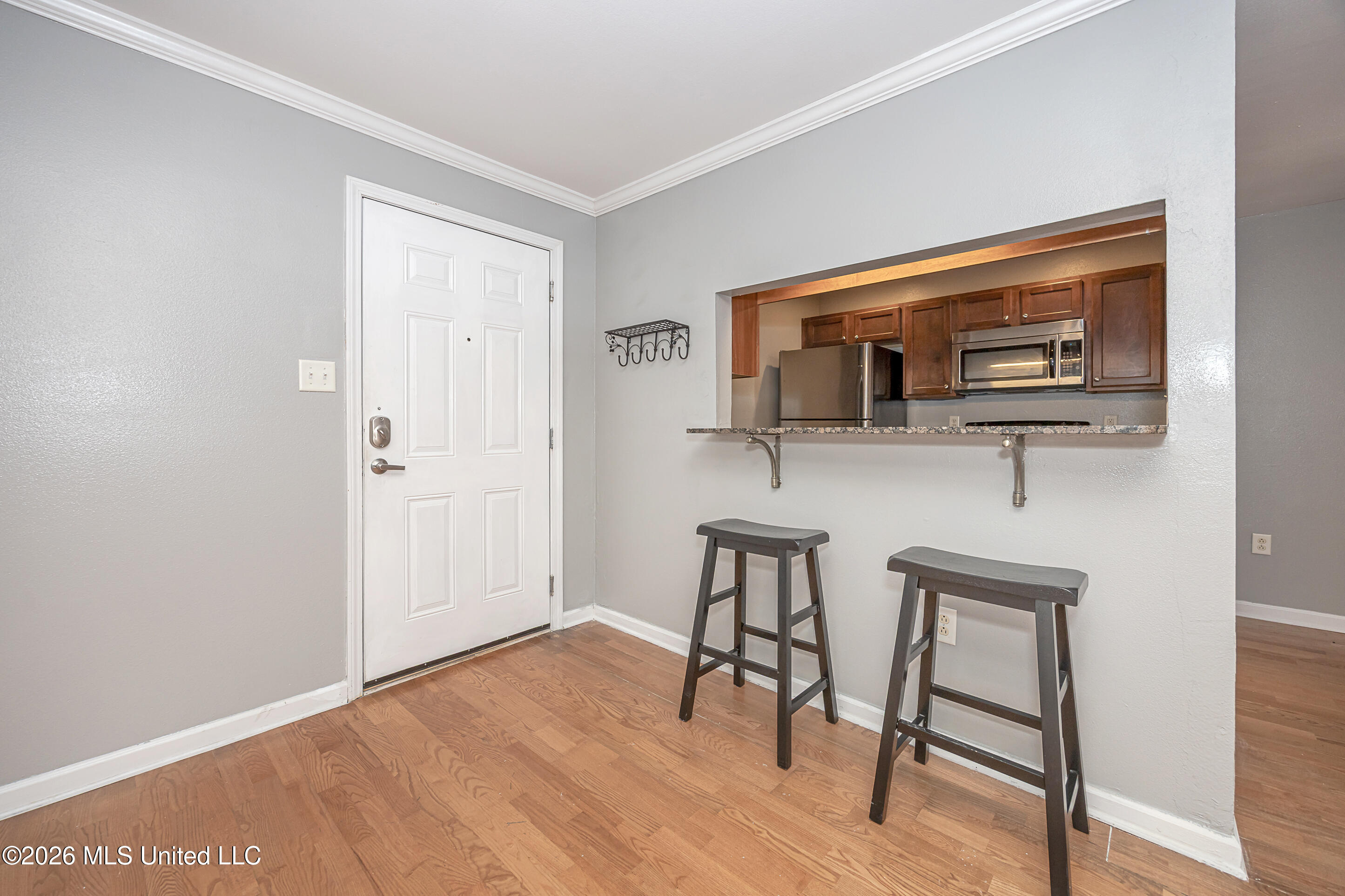 2421 Beachview Drive Property Photo 4