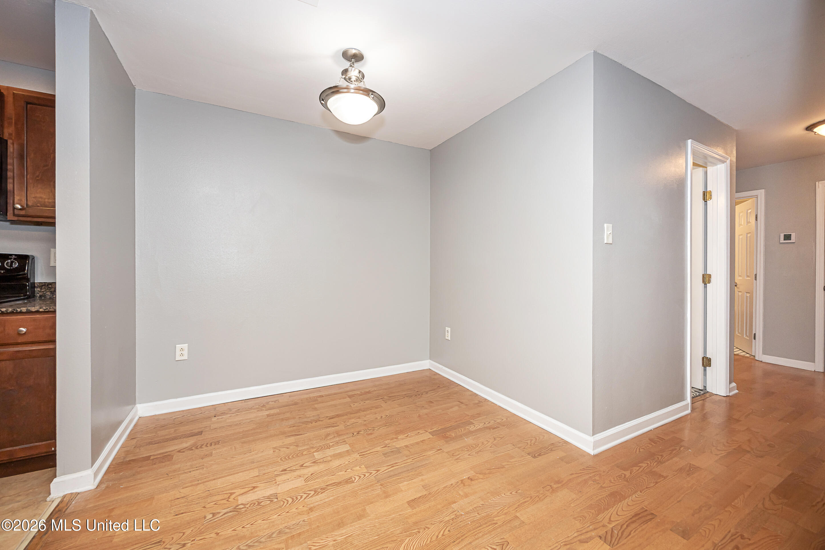 2421 Beachview Drive Property Photo 9
