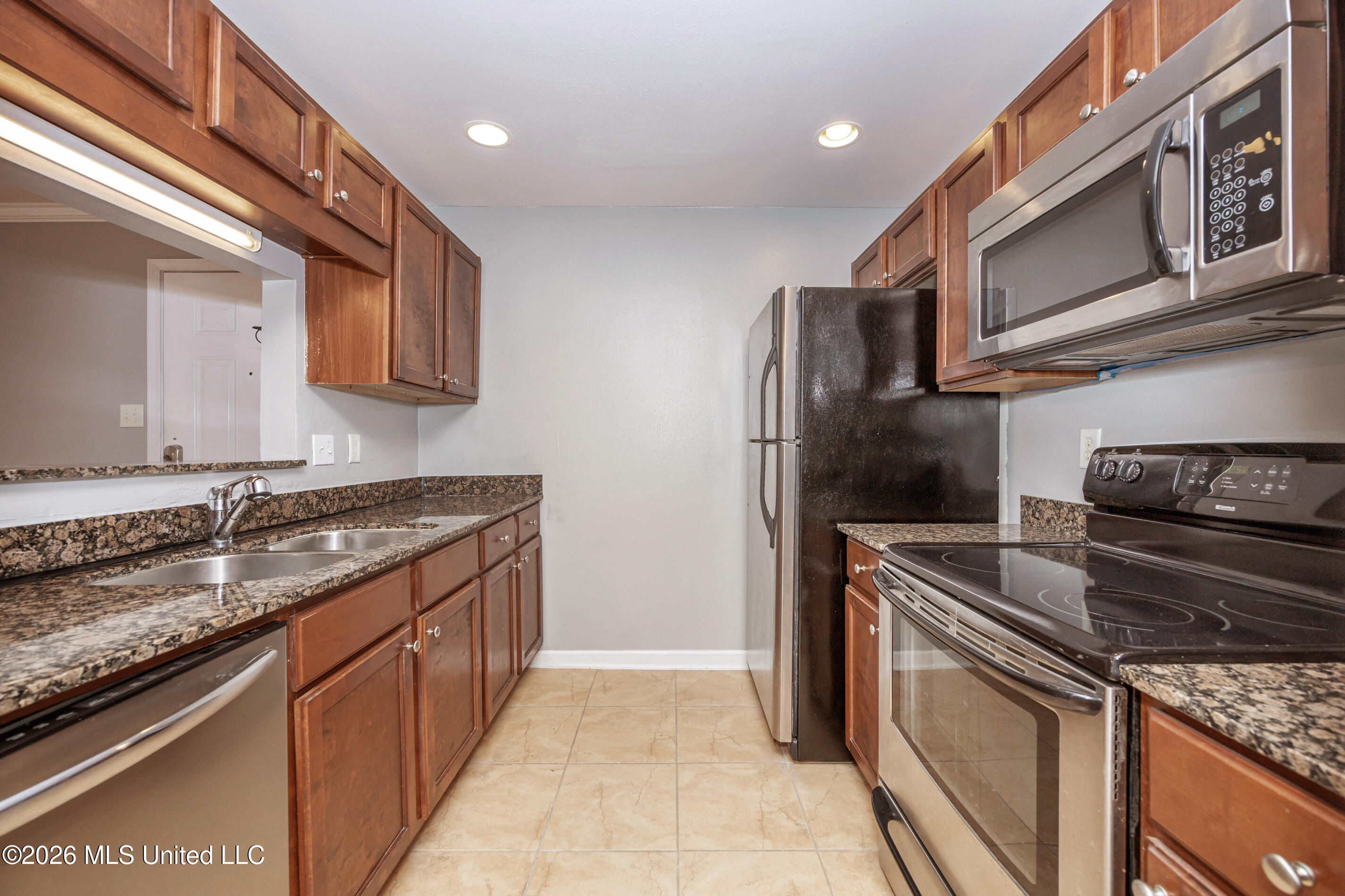 2421 Beachview Drive Property Photo 40