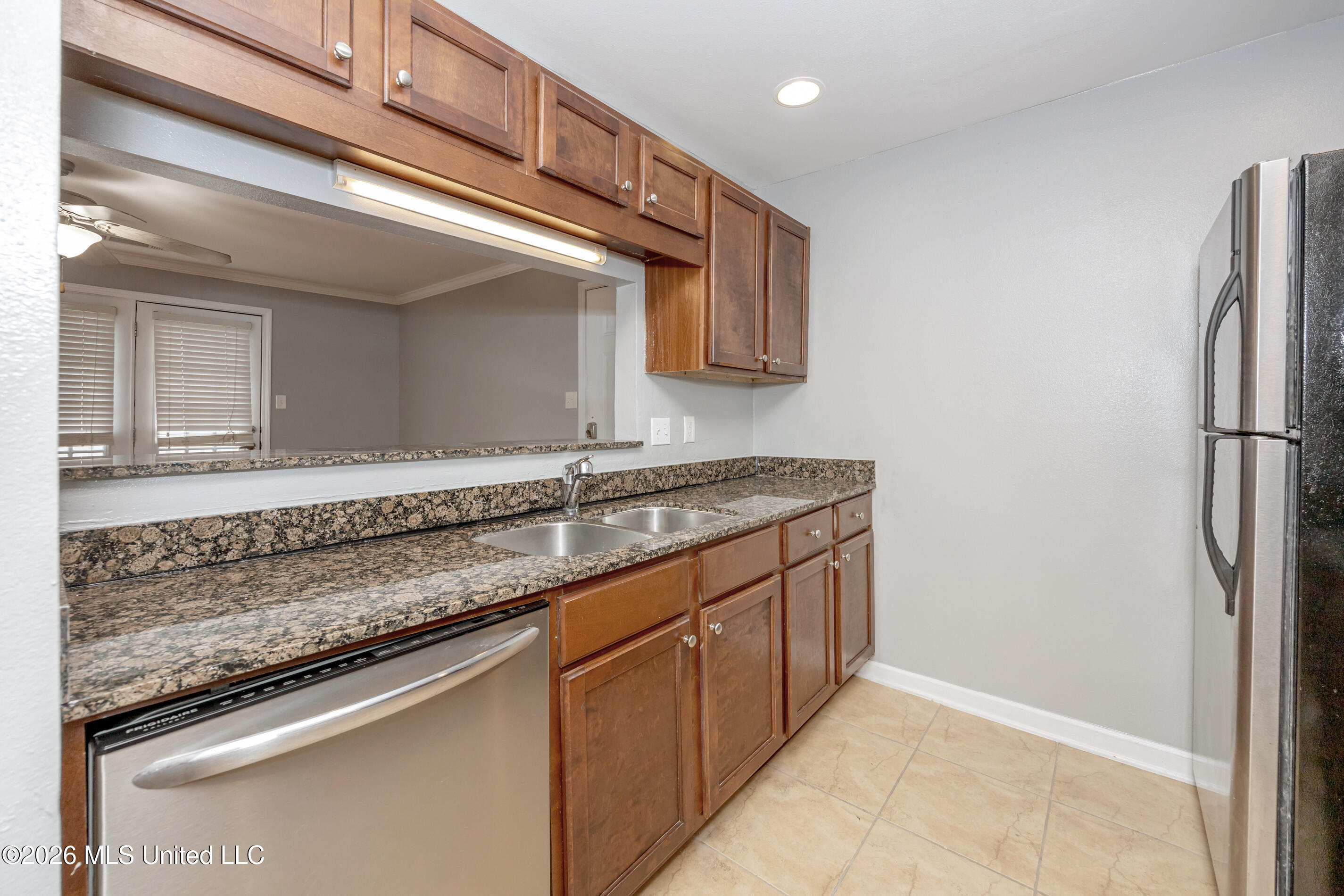 2421 Beachview Drive Property Photo 41
