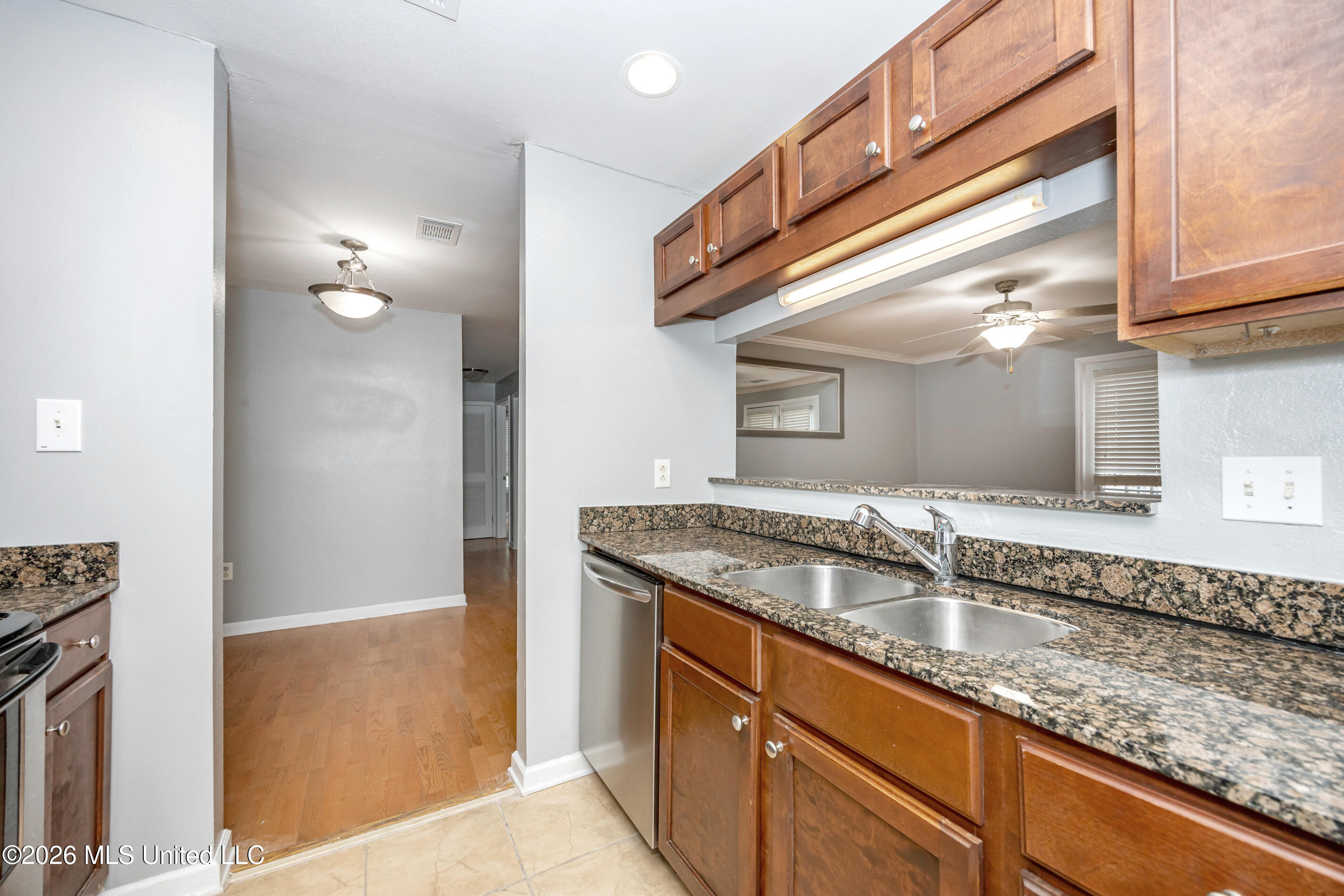 2421 Beachview Drive Property Photo 43